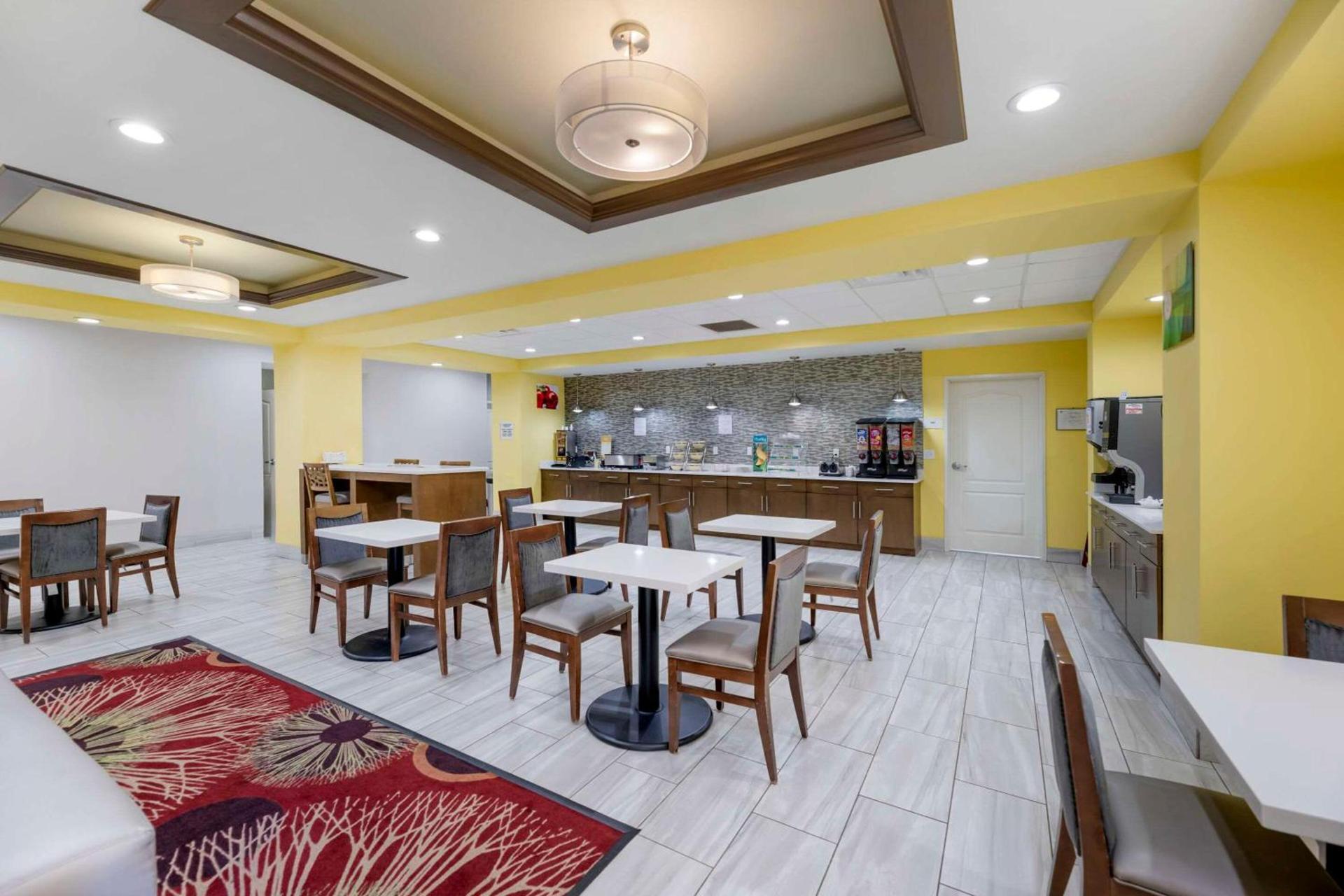 Quality Inn & Suites Carlsbad Caverns Area photo 28
