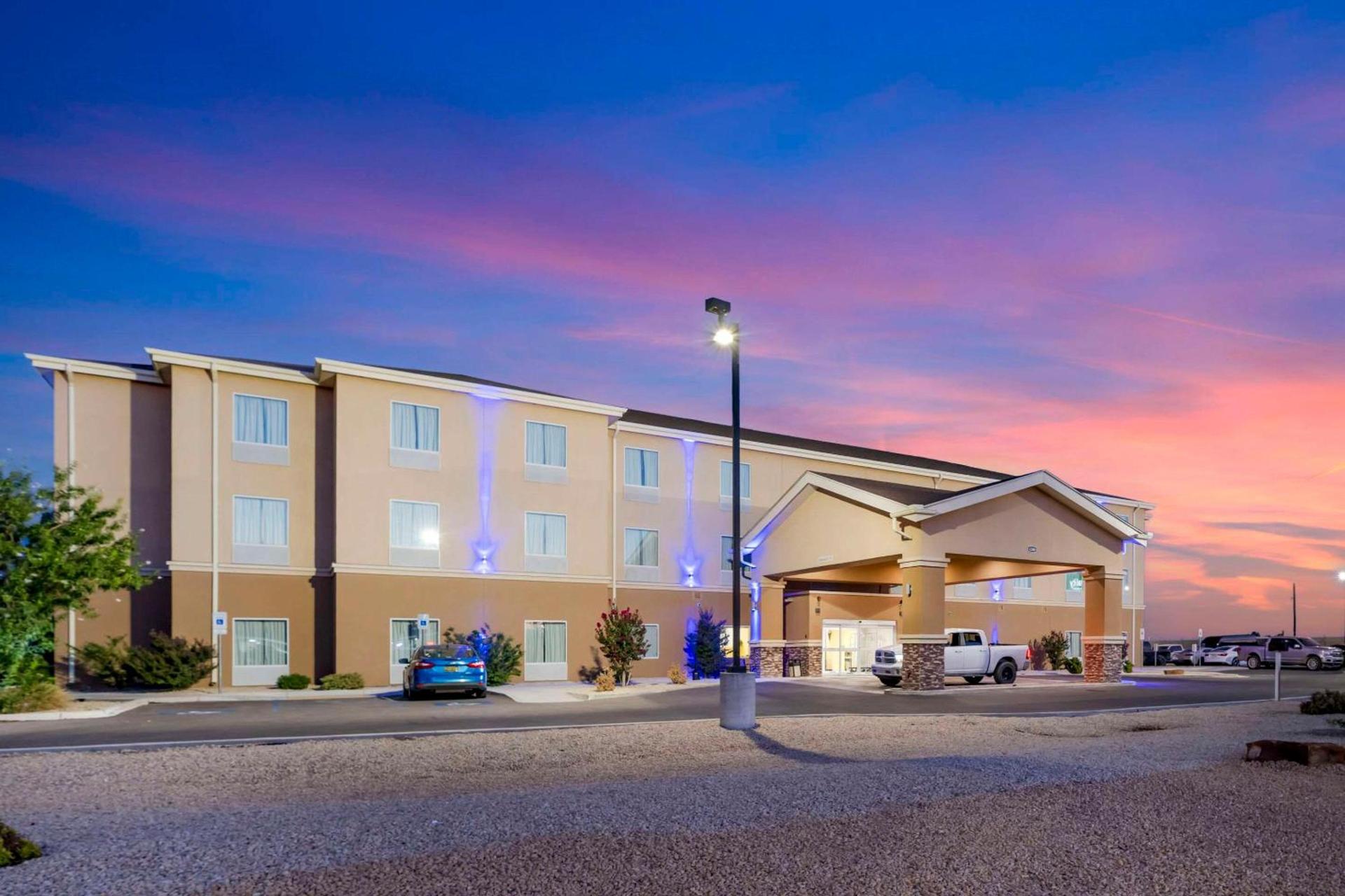 Quality Inn & Suites Carlsbad Caverns Area photo 31