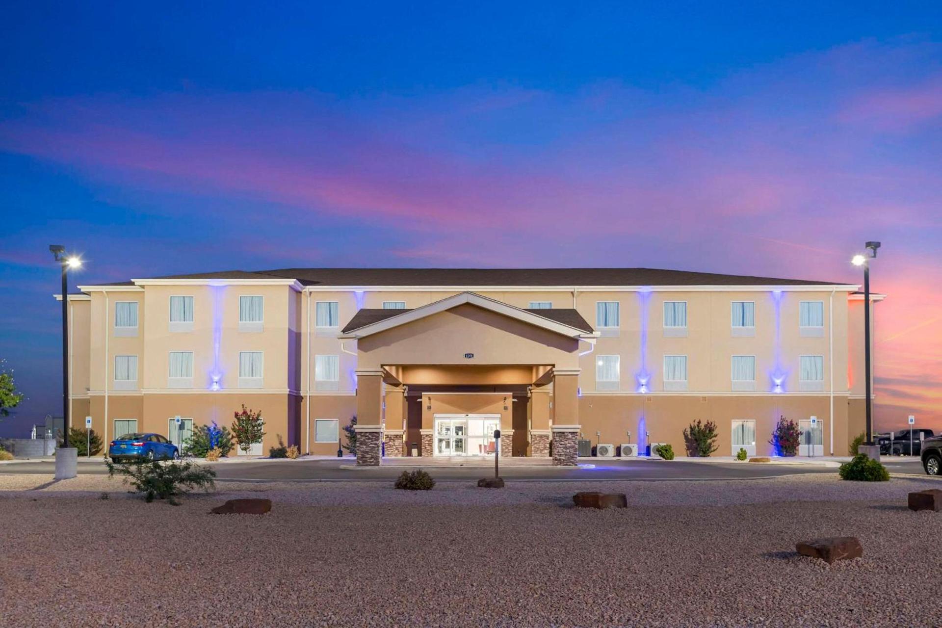 Quality Inn & Suites Carlsbad Caverns Area photo 30