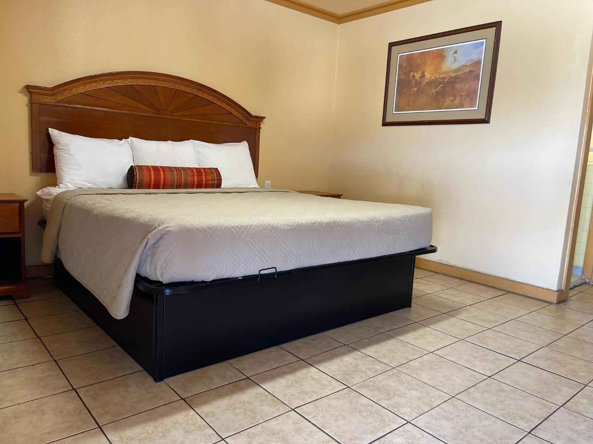 Budget Inn photo 3