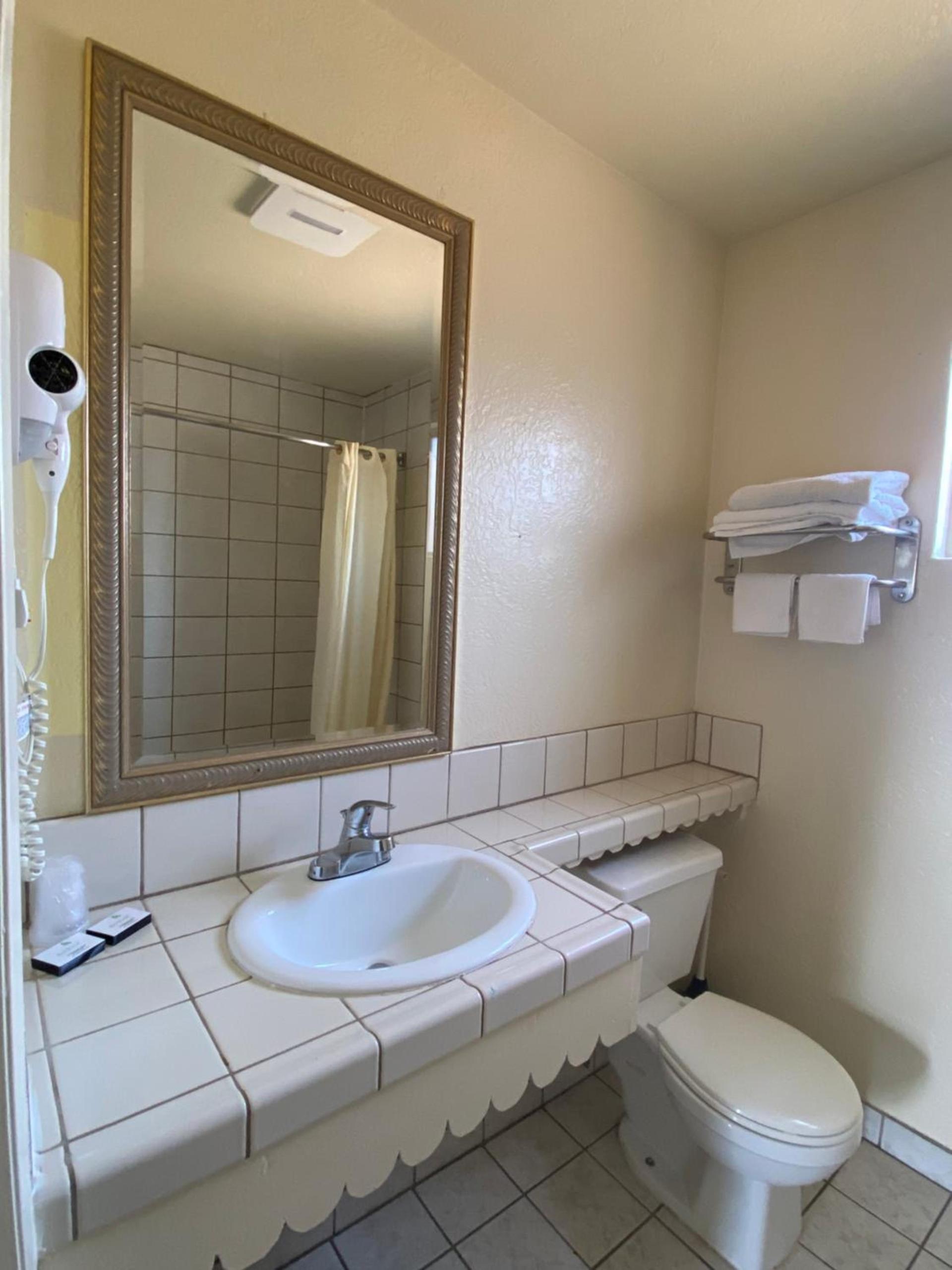 Holiday Motel photo 2