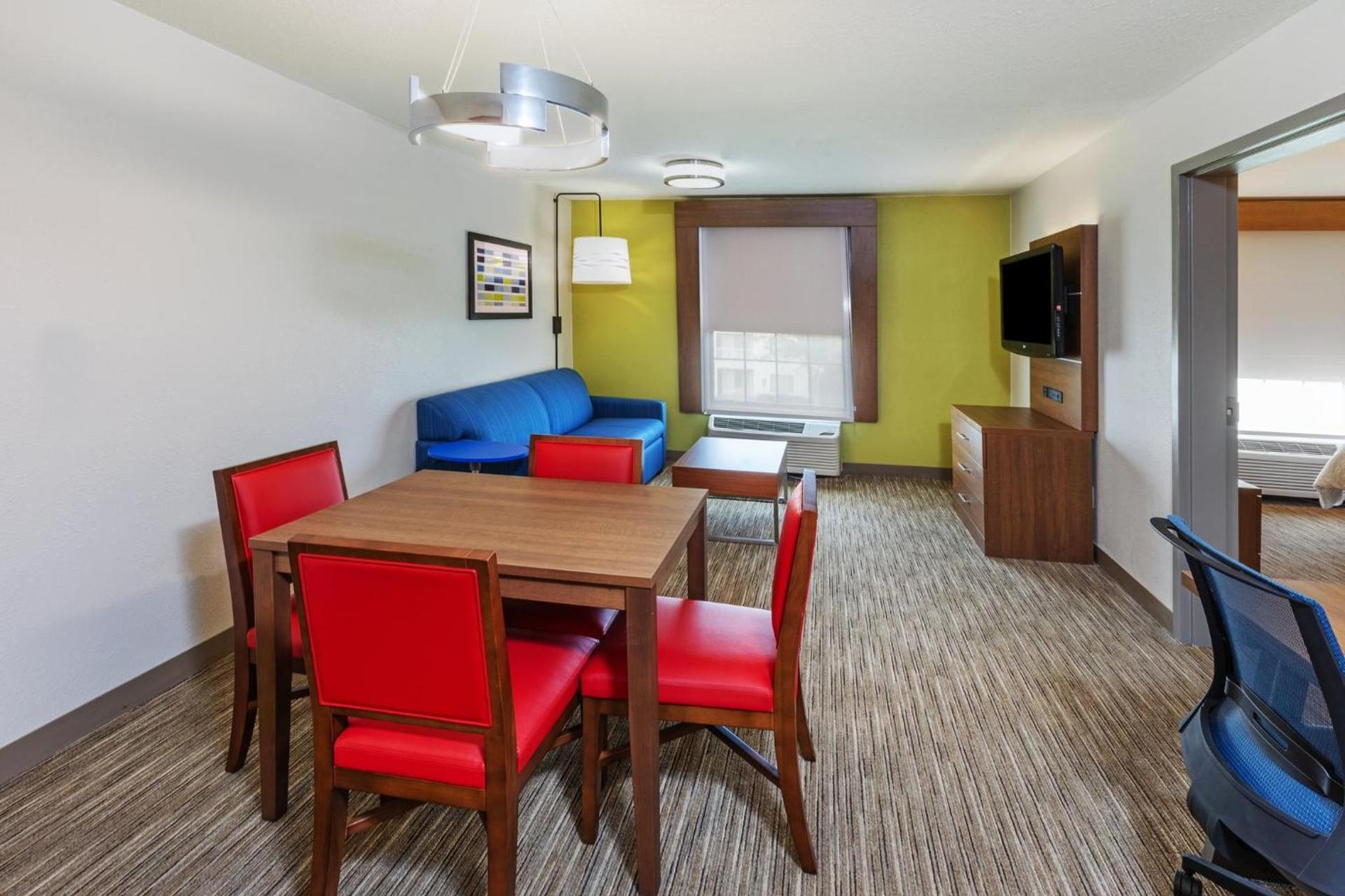 Holiday Inn Express & Suites Sulphur - Lake Charles by IHG photo 37