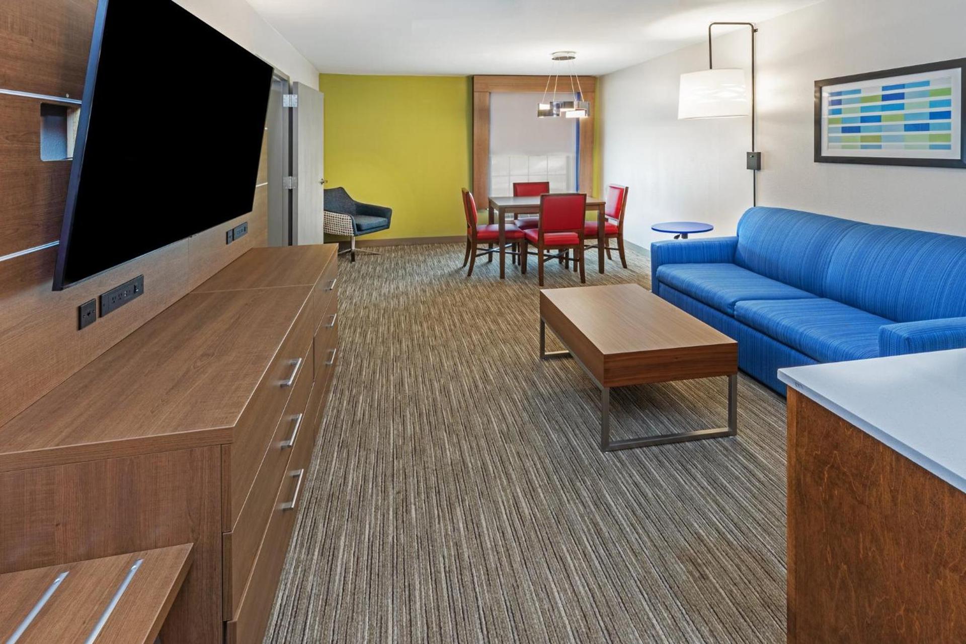 Holiday Inn Express & Suites Sulphur - Lake Charles by IHG photo 32