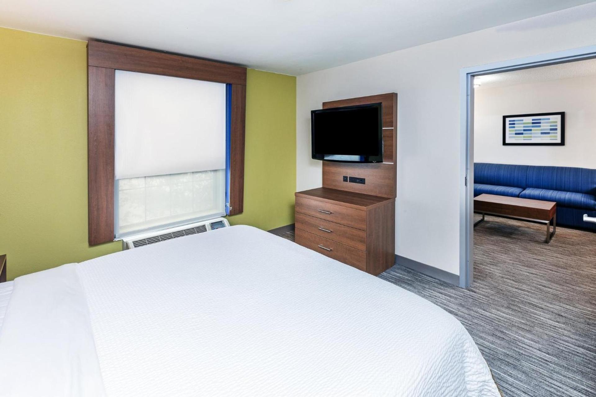 Holiday Inn Express & Suites Sulphur - Lake Charles by IHG photo 49