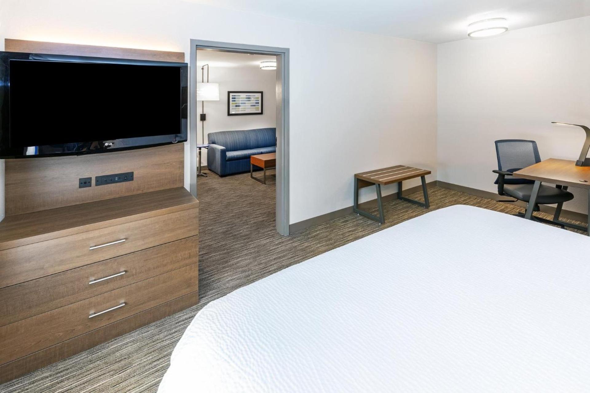 Holiday Inn Express & Suites Sulphur - Lake Charles by IHG photo 34
