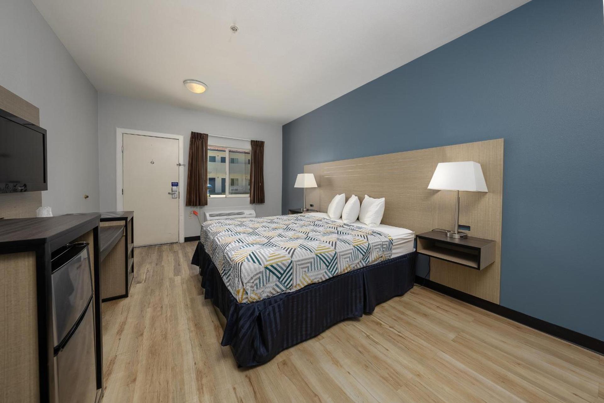Baymont by Wyndham Ridgecrest photo 24