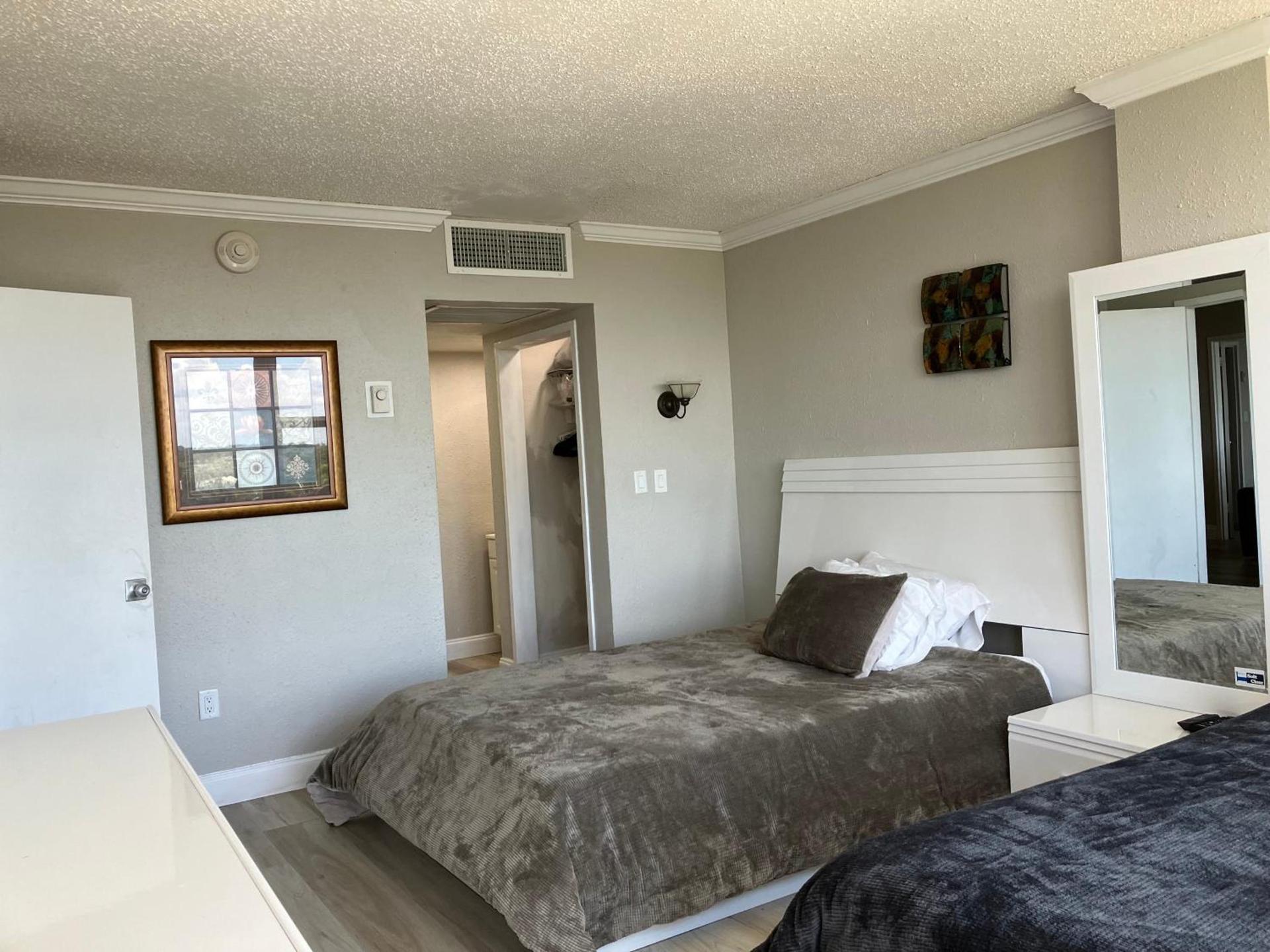 Oceanview on SAND located in Ocean Manor Resort Fort Lauderdale Beach 2 bed 2 bath spacious corner unit partial ocean view photo 10