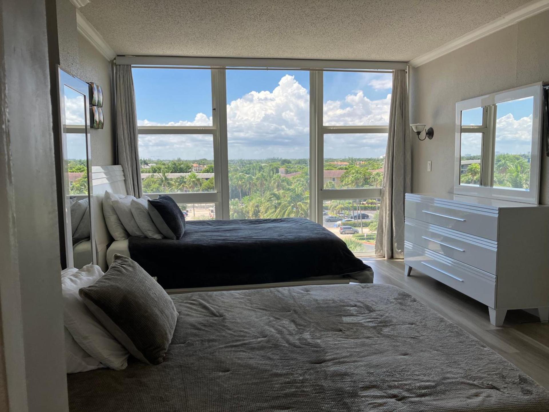 Oceanview on SAND located in Ocean Manor Resort Fort Lauderdale Beach 2 bed 2 bath spacious corner unit partial ocean view photo 11