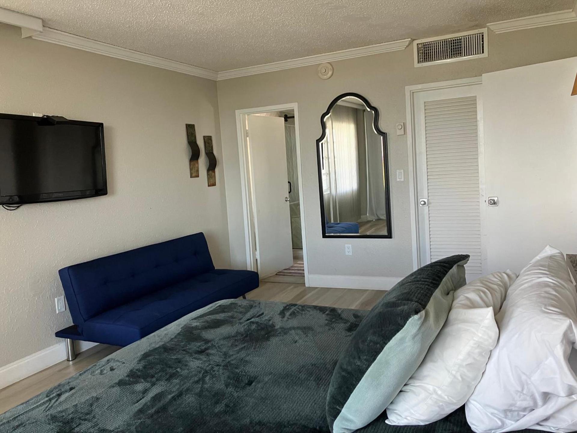 Oceanview on SAND located in Ocean Manor Resort Fort Lauderdale Beach 2 bed 2 bath spacious corner unit partial ocean view photo 41
