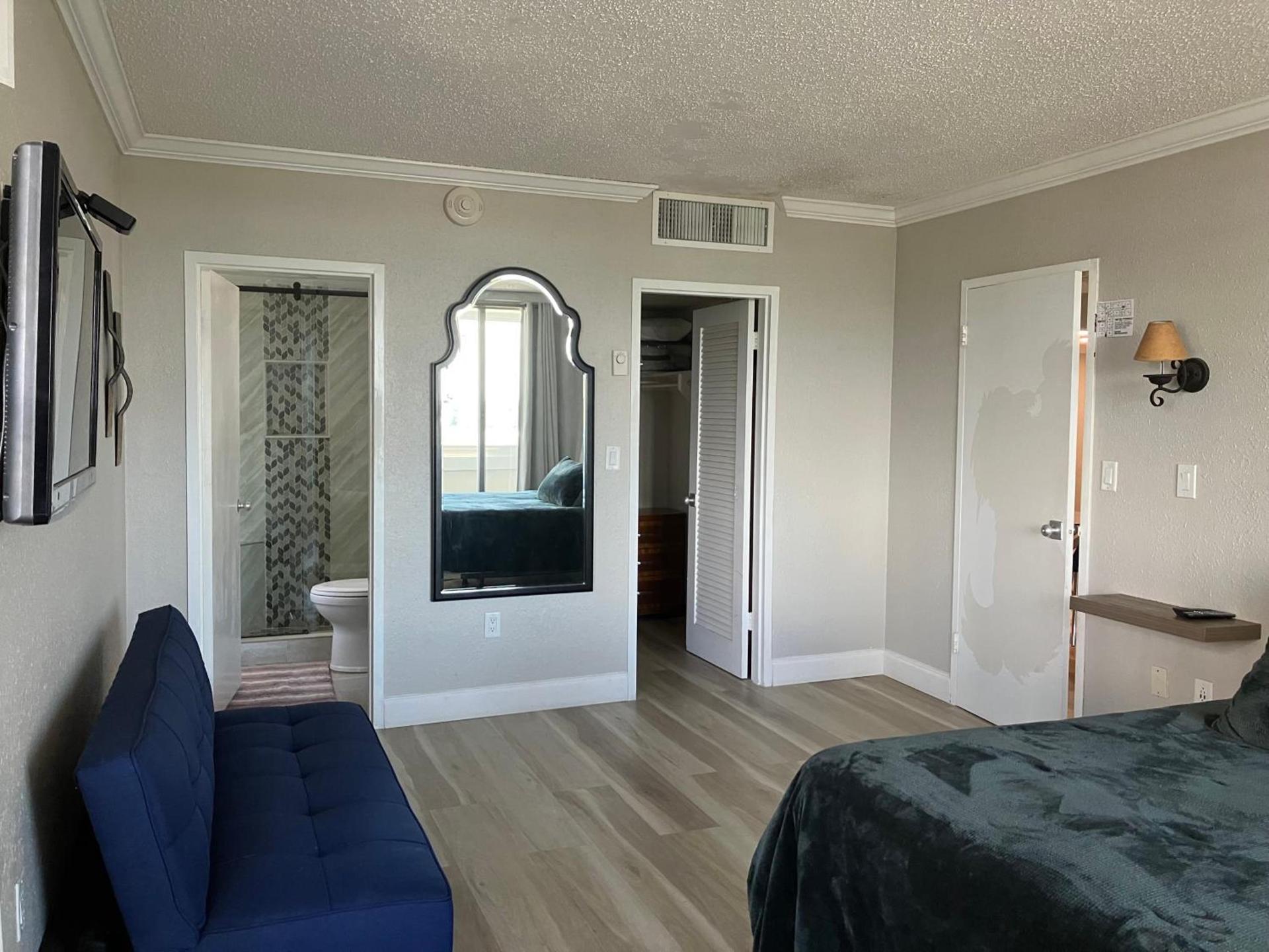Oceanview on SAND located in Ocean Manor Resort Fort Lauderdale Beach 2 bed 2 bath spacious corner unit partial ocean view photo 51