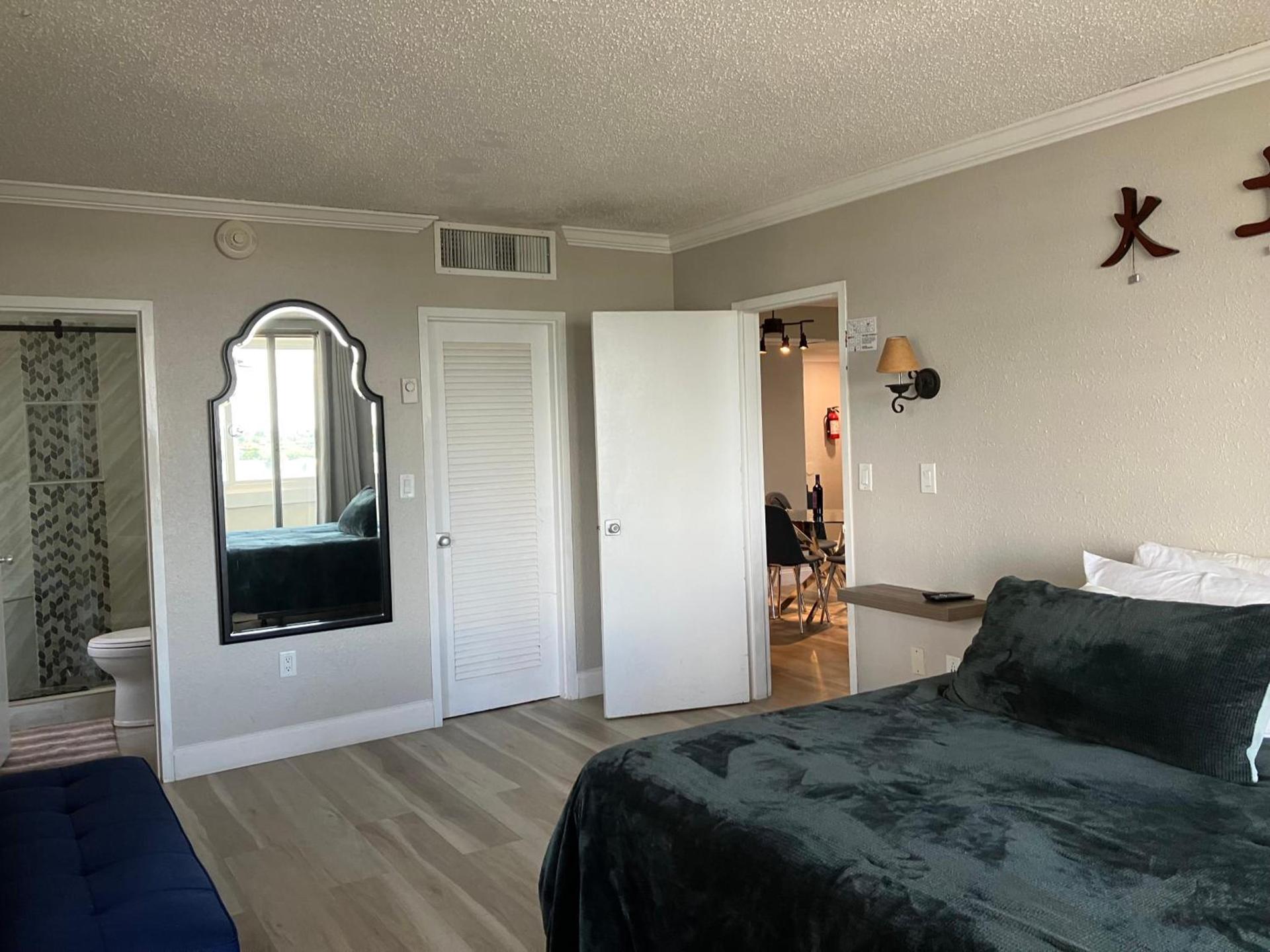 Oceanview on SAND located in Ocean Manor Resort Fort Lauderdale Beach 2 bed 2 bath spacious corner unit partial ocean view photo 44