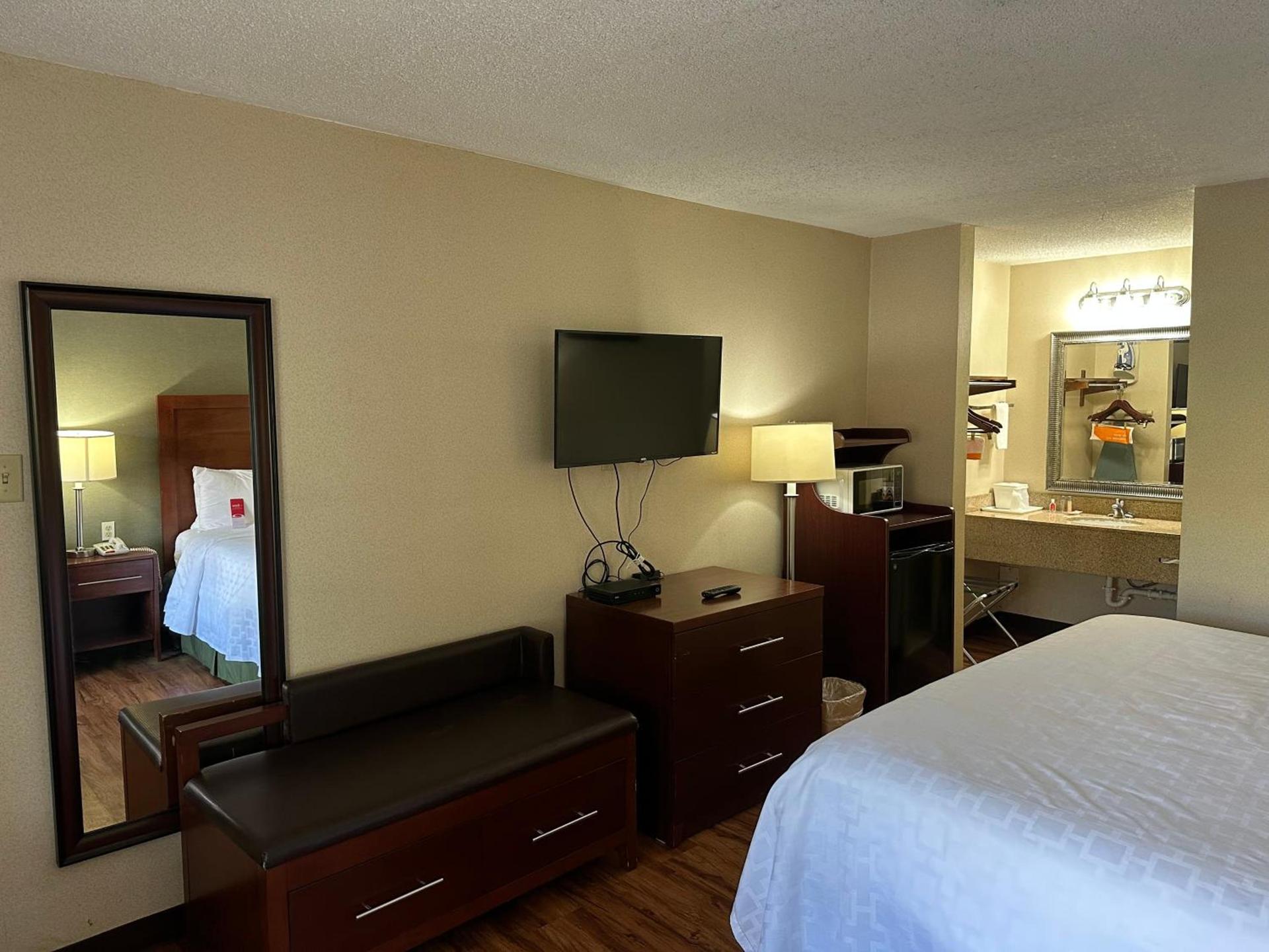 Econo Lodge Huntington - Barboursville University Area photo 38