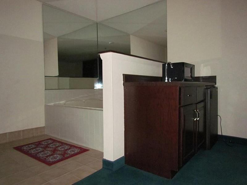 Western Inn & Suites Hampton photo 15