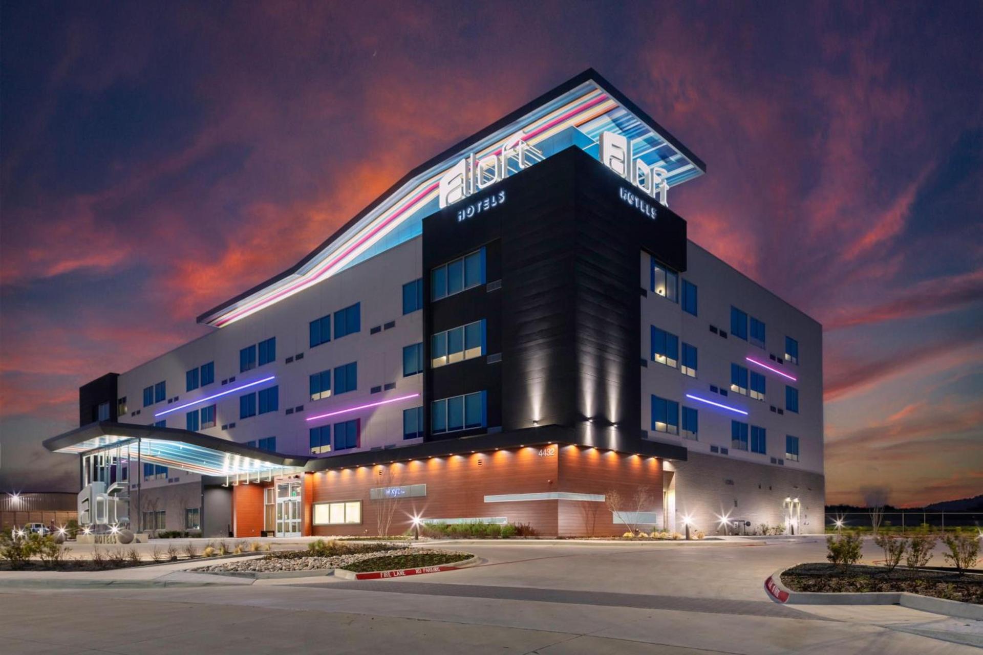 Aloft by Marriott Dallas Arlington South photo 2