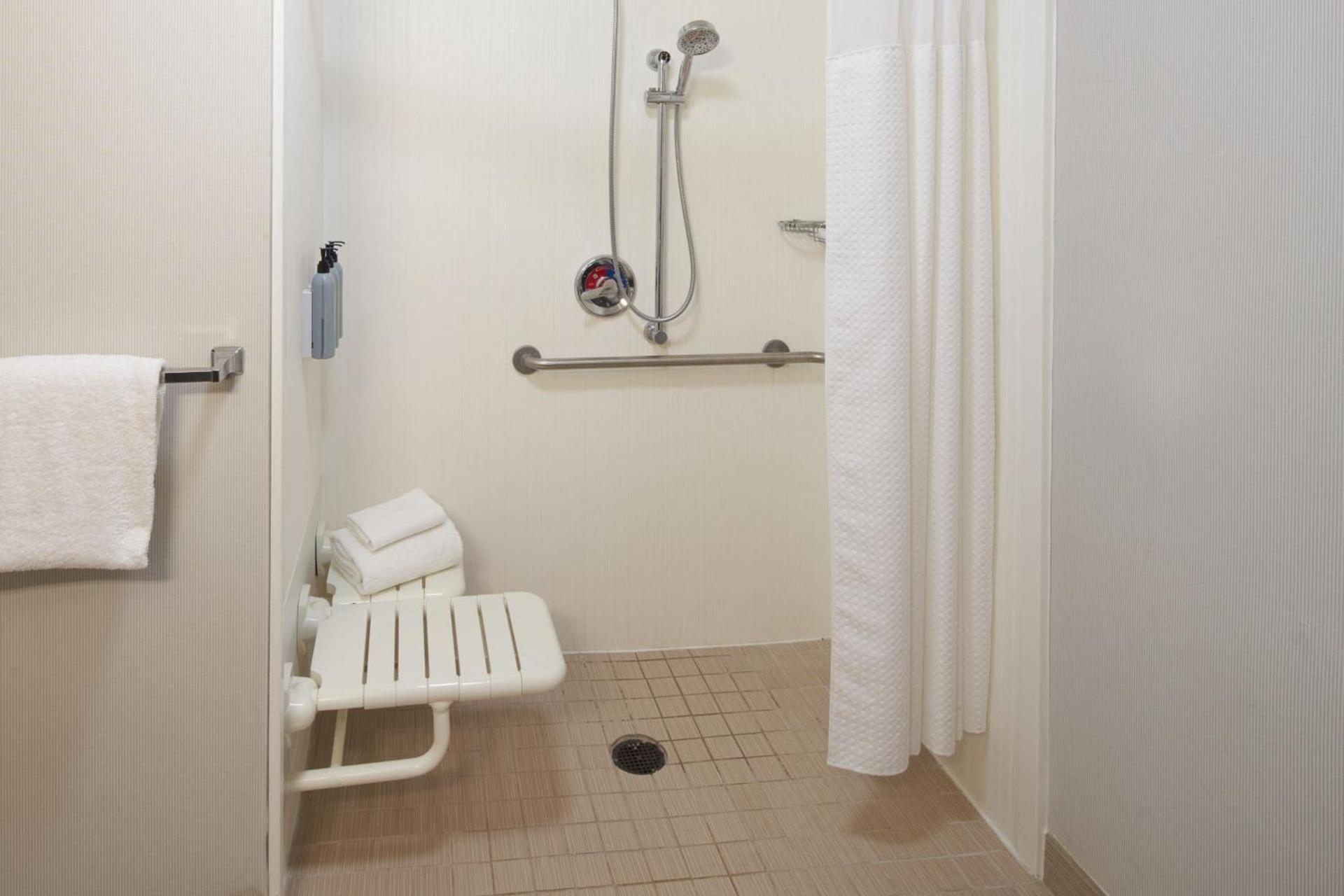 Courtyard by Marriott Orlando Lake Buena Vista in the Marriott Village photo 17