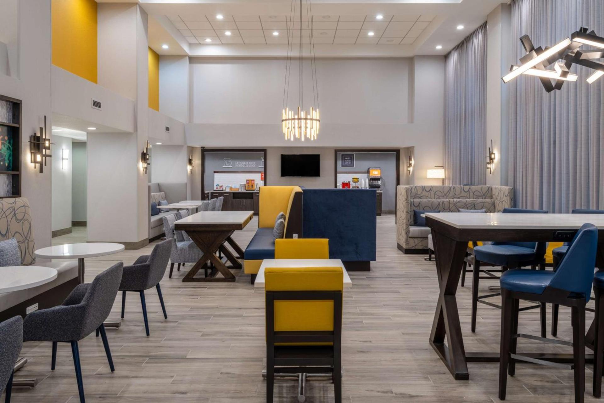 Hampton Inn & Suites Agoura Hills photo 8