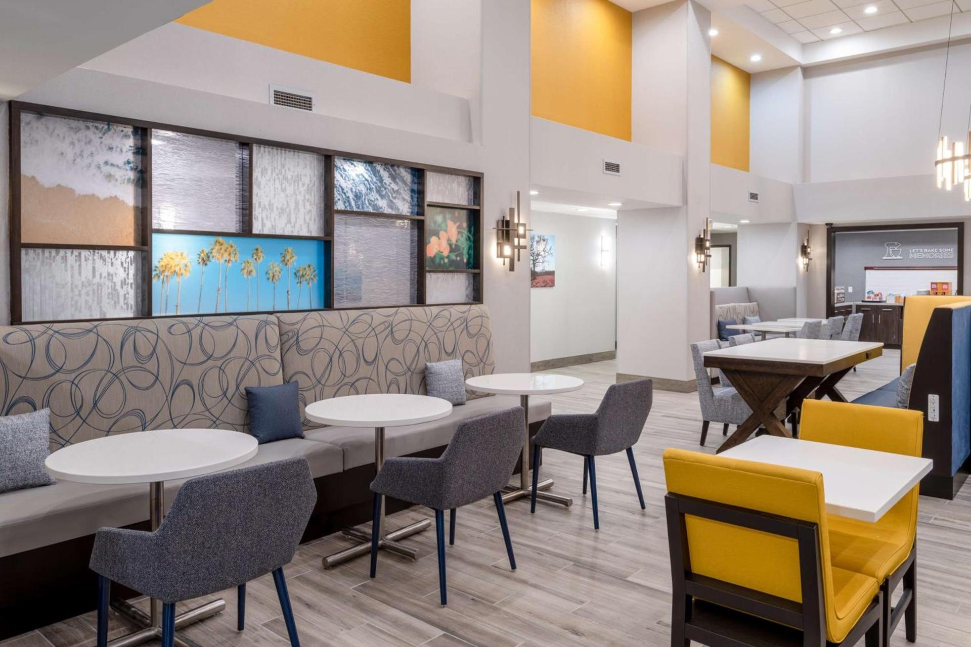 Hampton Inn & Suites Agoura Hills photo 12