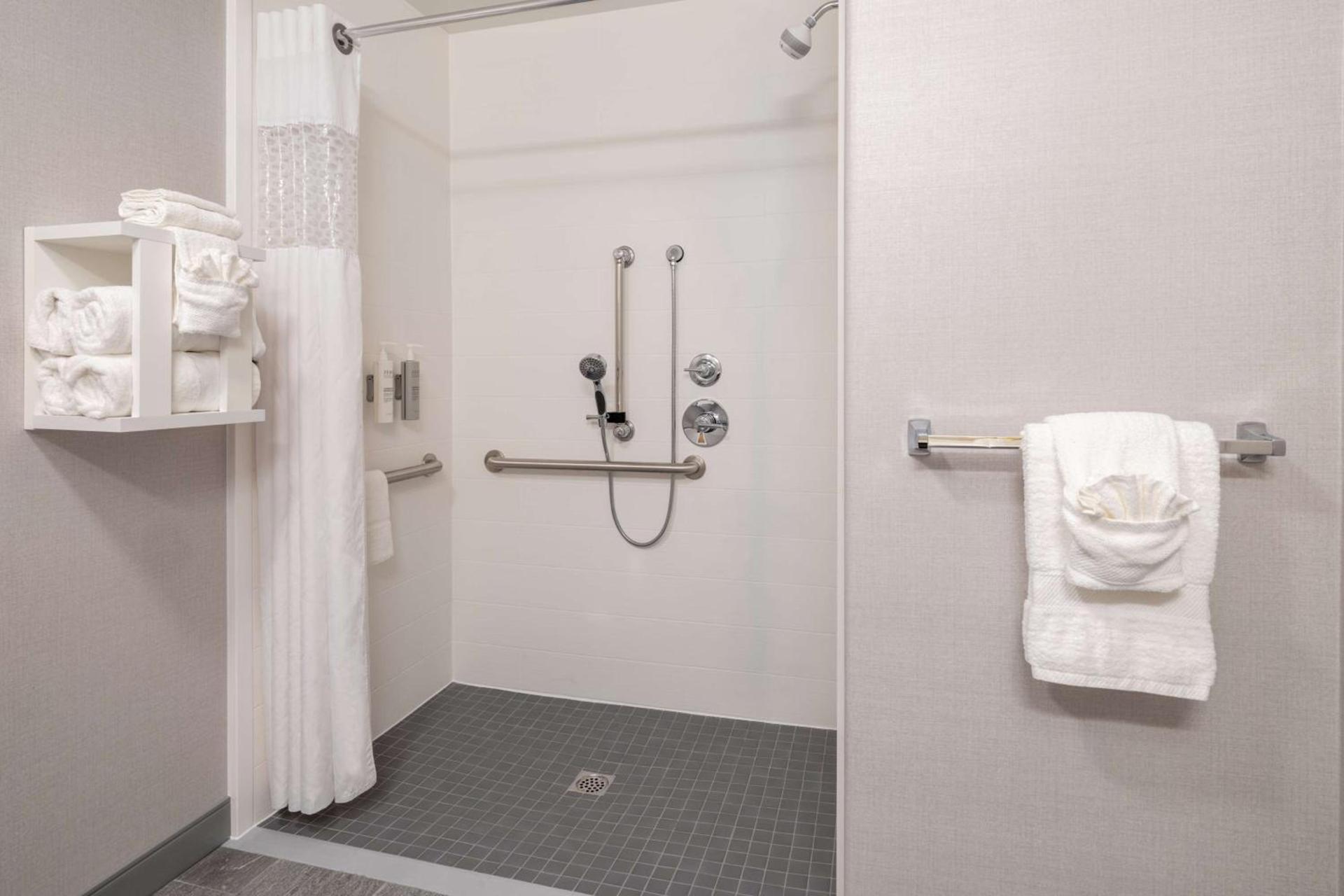 Hampton Inn & Suites Agoura Hills photo 21
