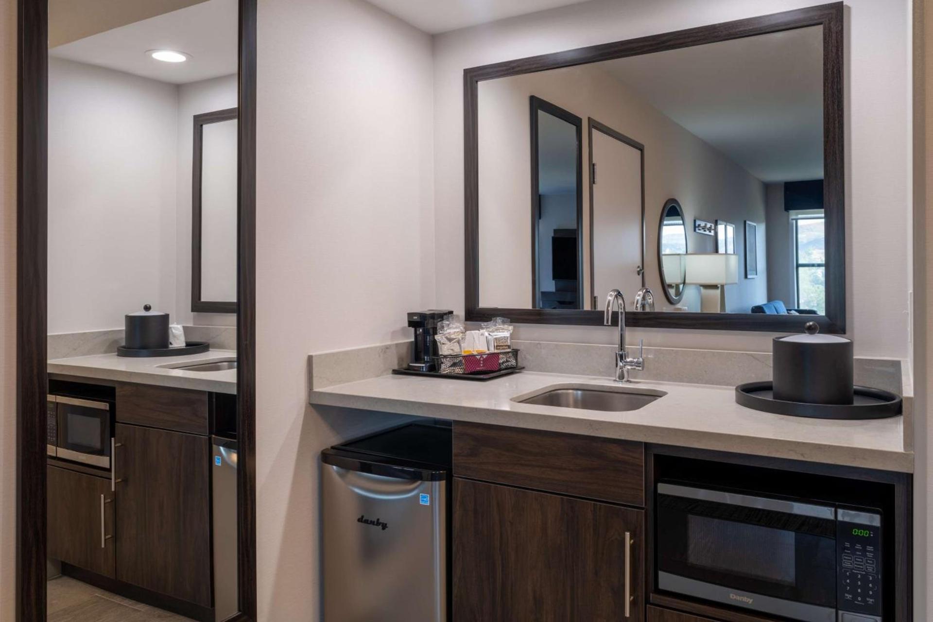 Hampton Inn & Suites Agoura Hills photo 31