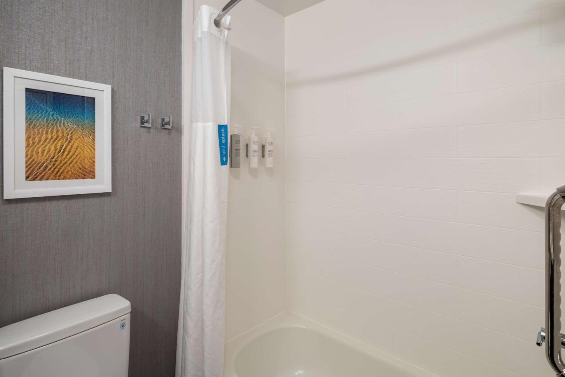 Hampton Inn & Suites Agoura Hills photo 32