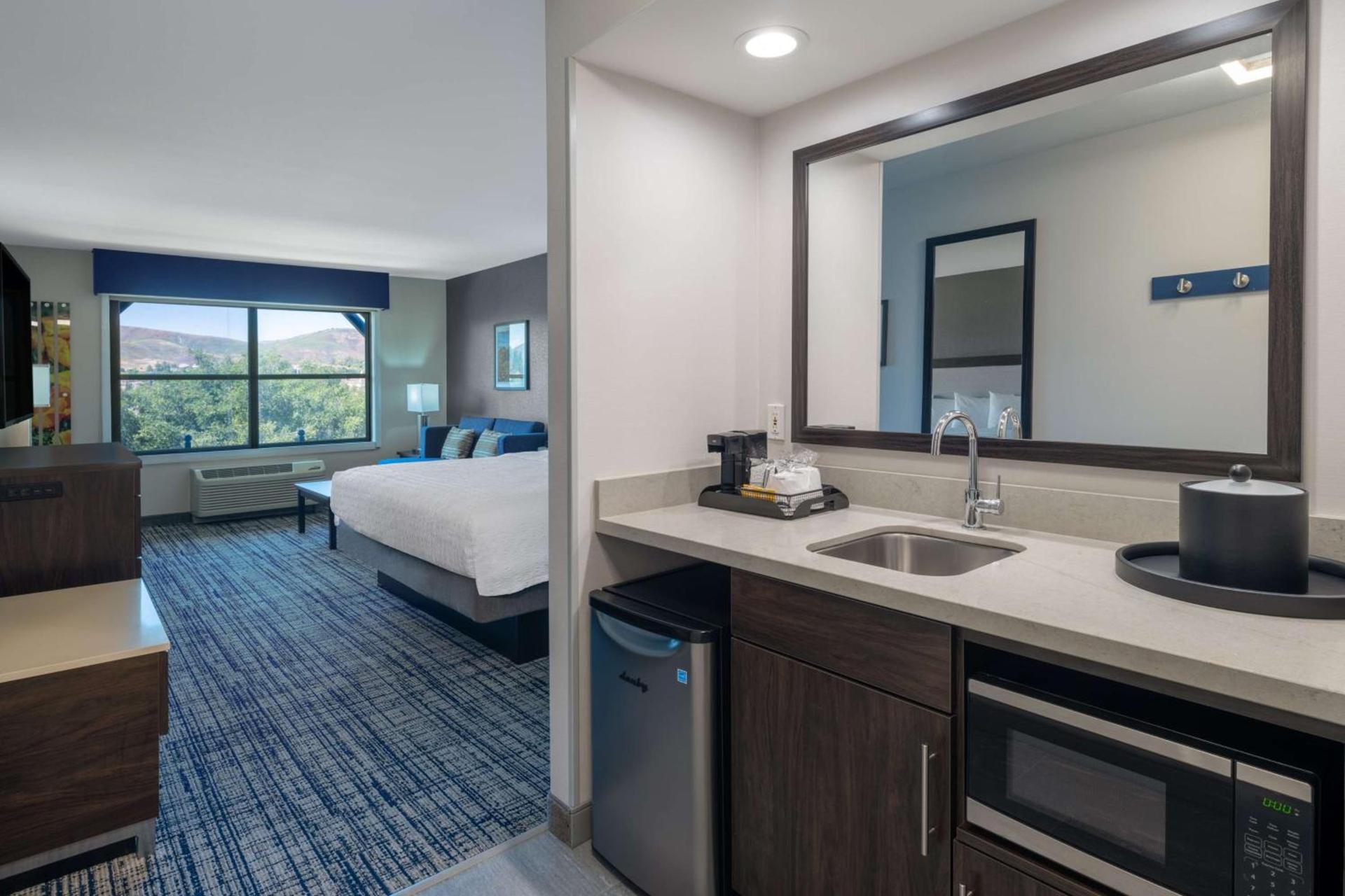 Hampton Inn & Suites Agoura Hills photo 34