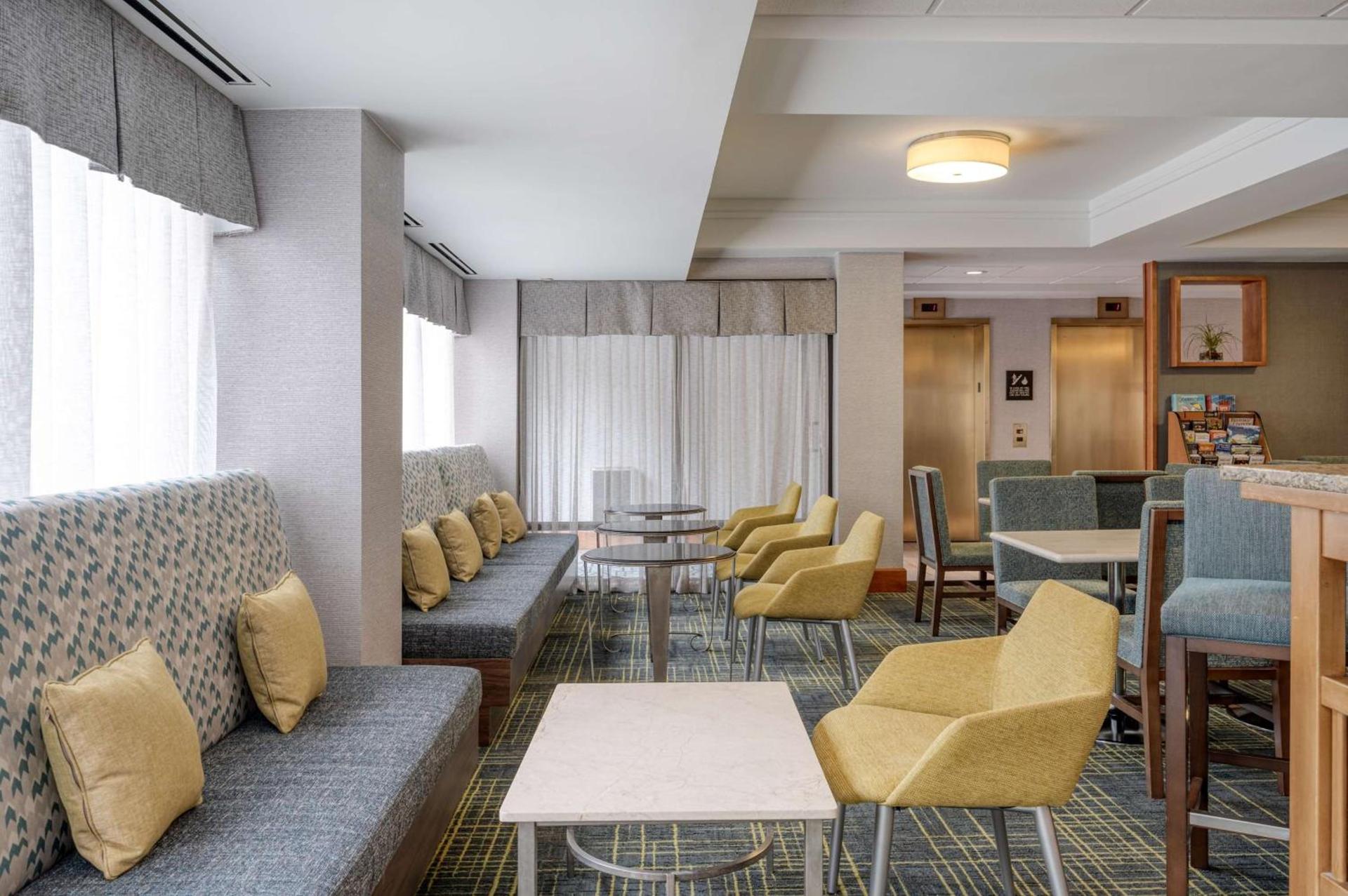 Hampton Inn Baltimore/White Marsh photo 17