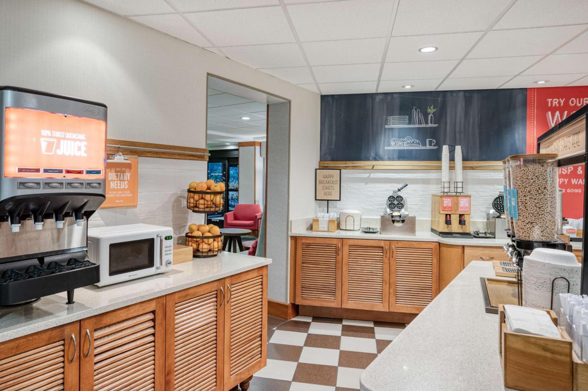 Hampton Inn Baltimore/White Marsh photo 28