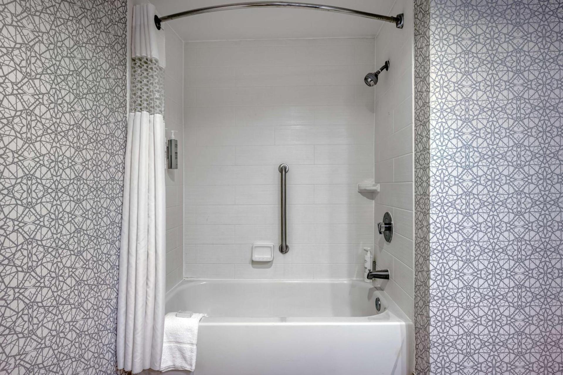 Hampton Inn Baltimore/White Marsh photo 38