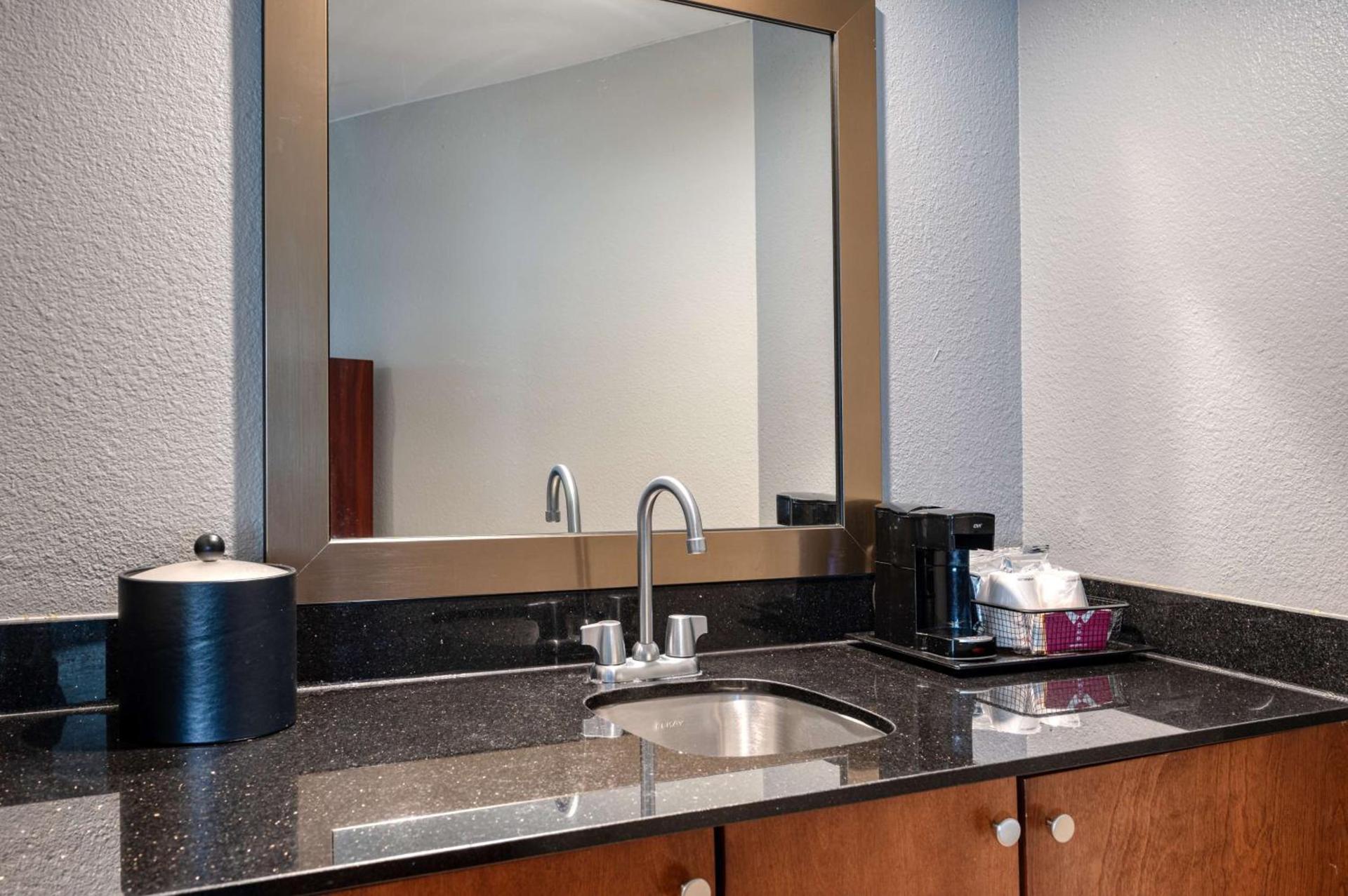 Hampton Inn Baltimore/White Marsh photo 40