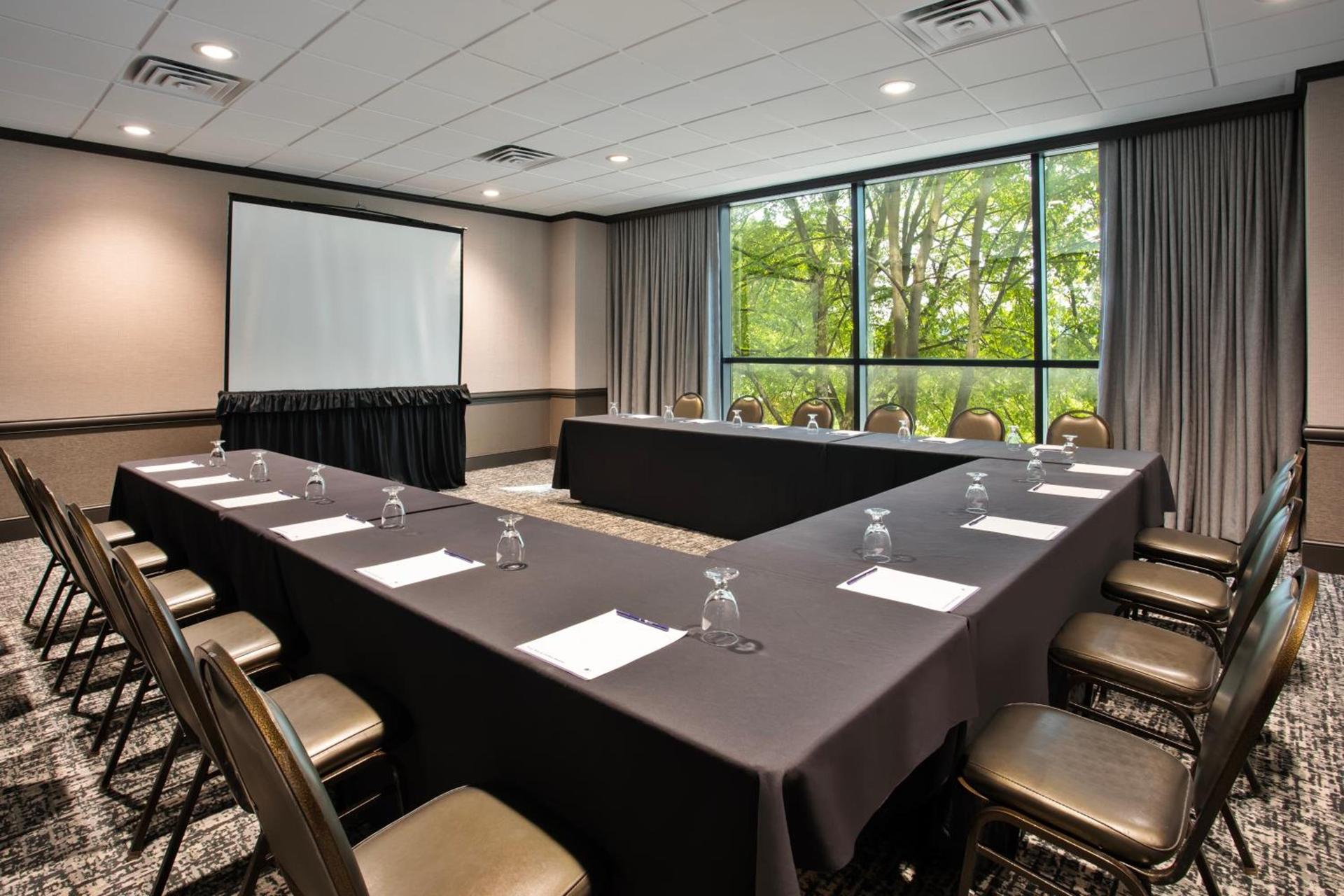 DoubleTree by Hilton Lansing photo 54