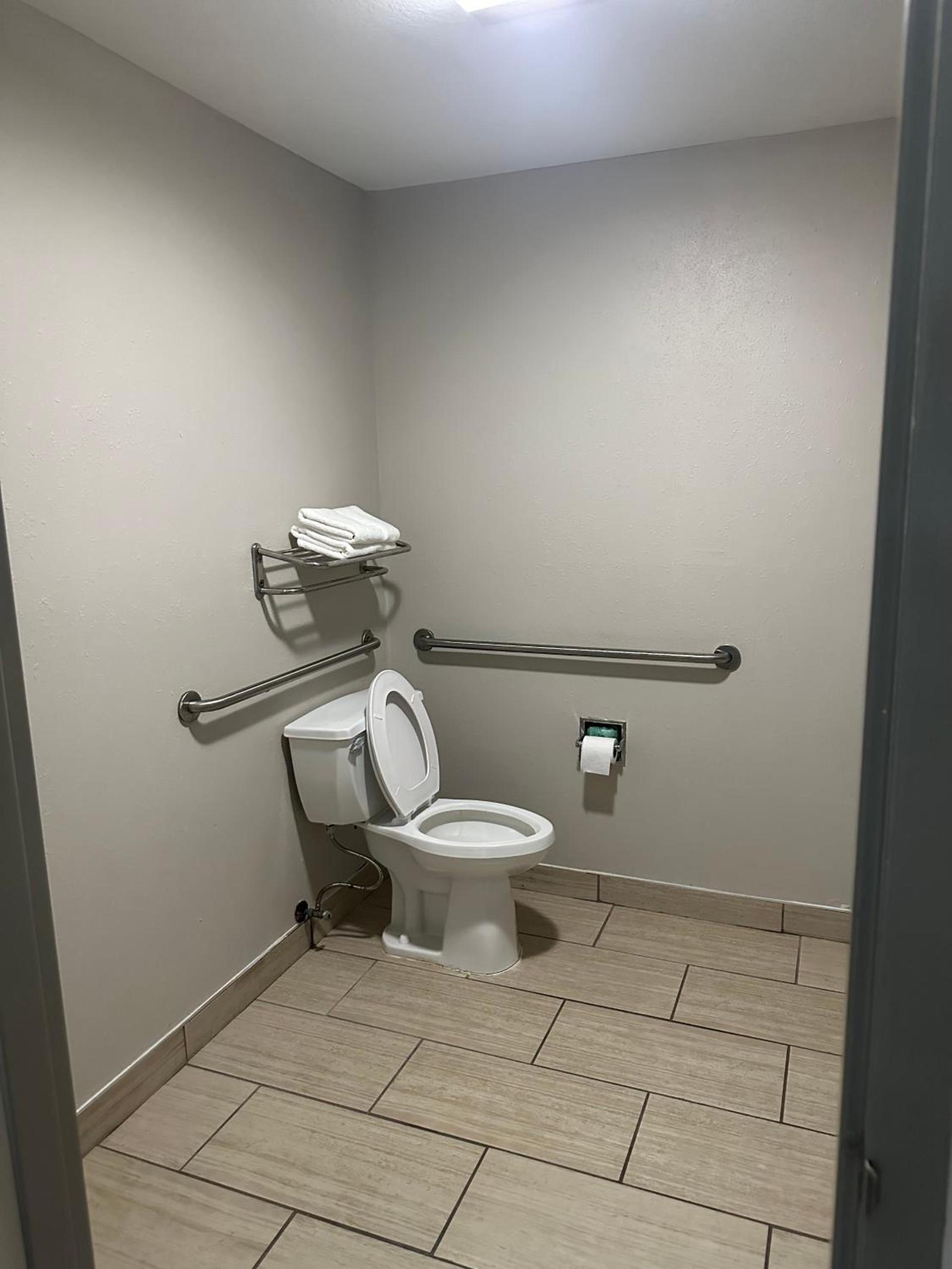 Days Inn & Suites by Wyndham Opelousas photo 53
