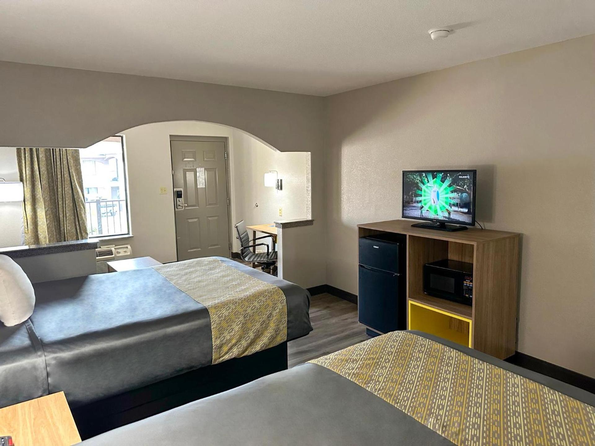Days Inn & Suites by Wyndham Opelousas photo 42