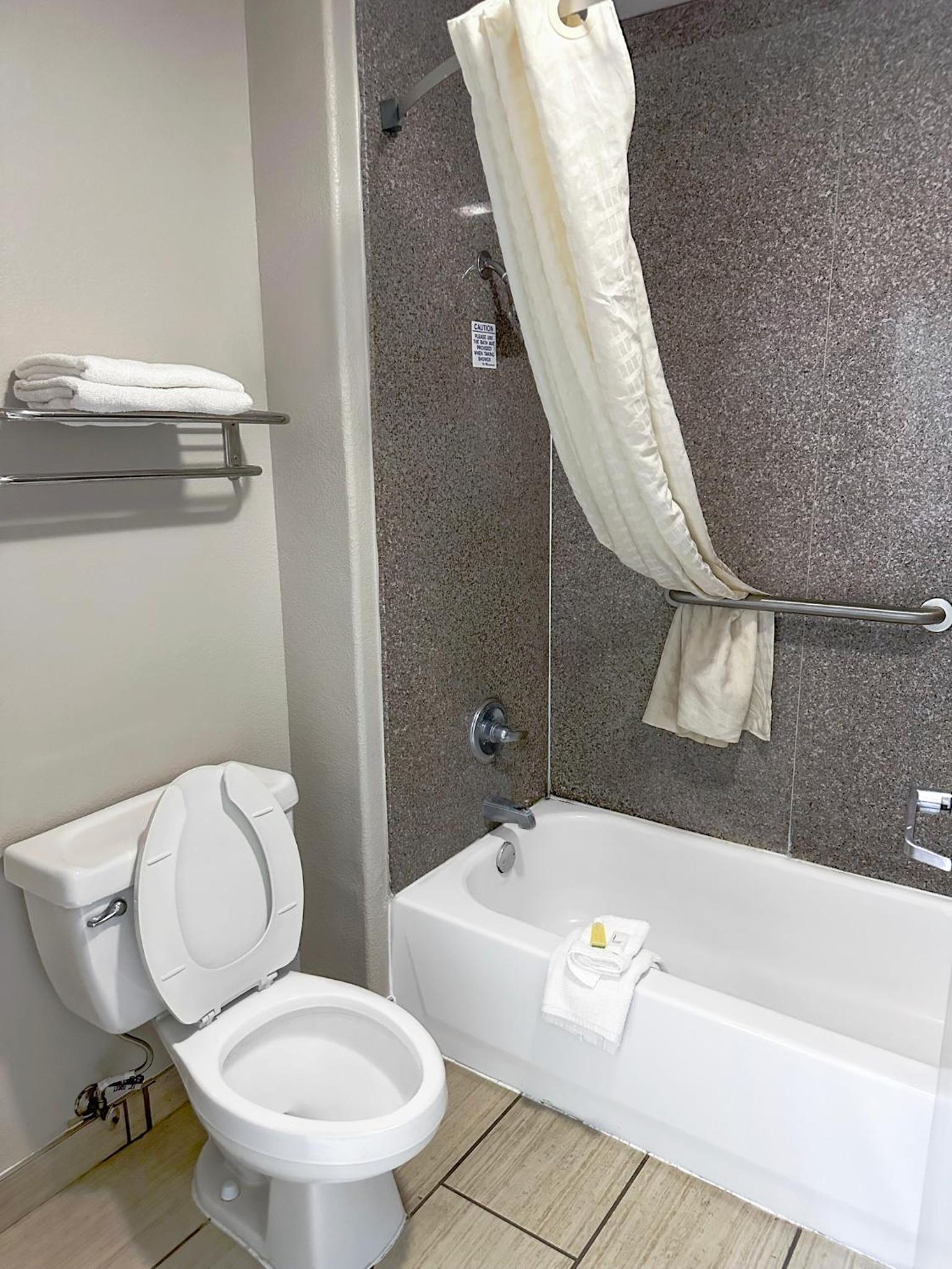 Days Inn & Suites by Wyndham Opelousas photo 46