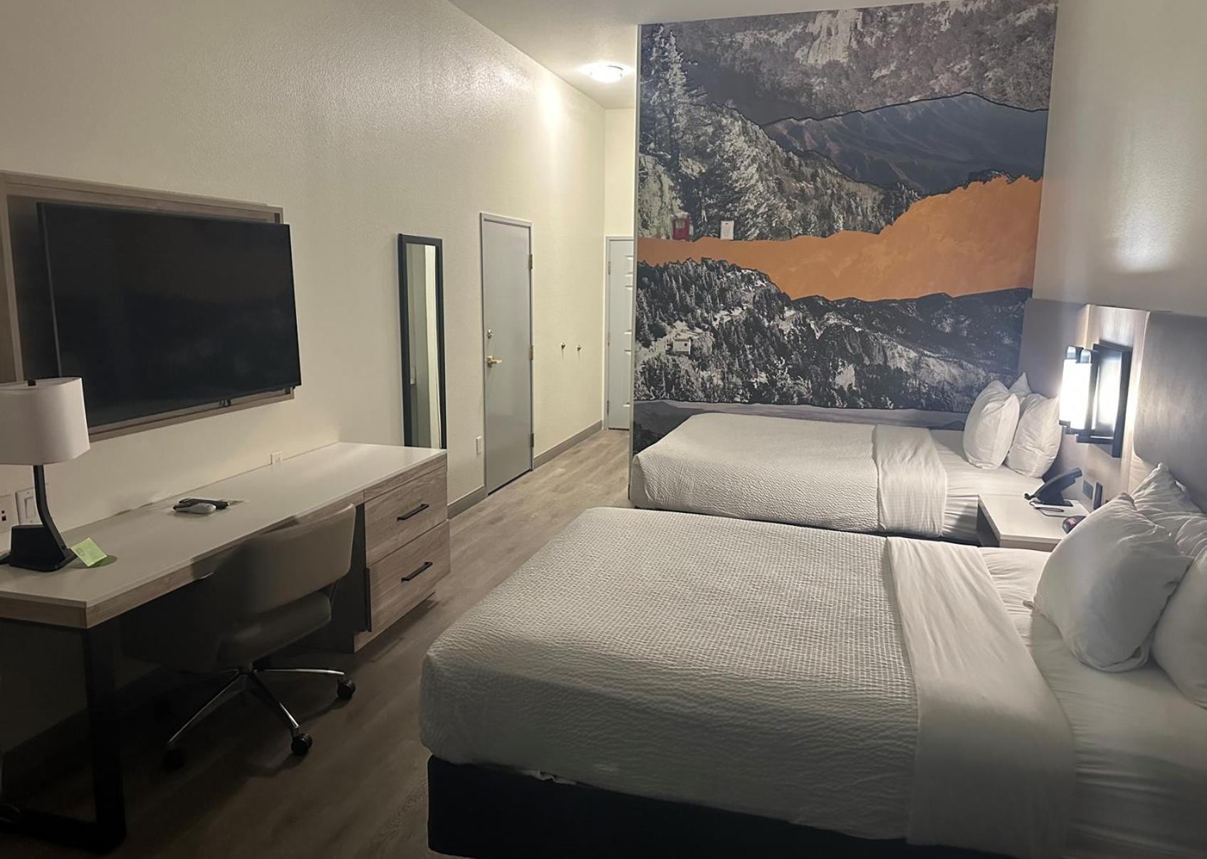La Quinta Inn & Suites by Wyndham Albuquerque Midtown photo 31