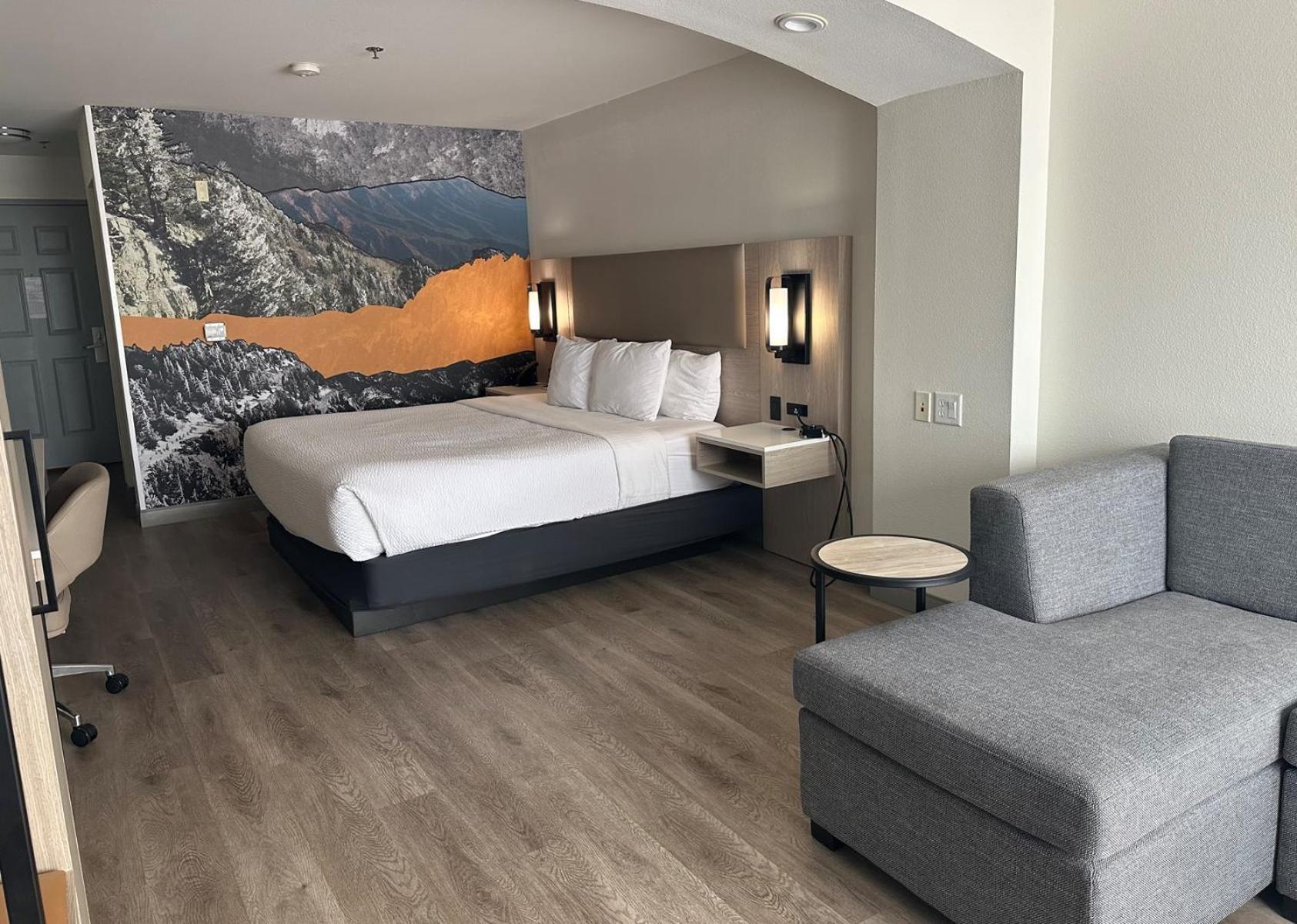 La Quinta Inn & Suites by Wyndham Albuquerque Midtown photo 35