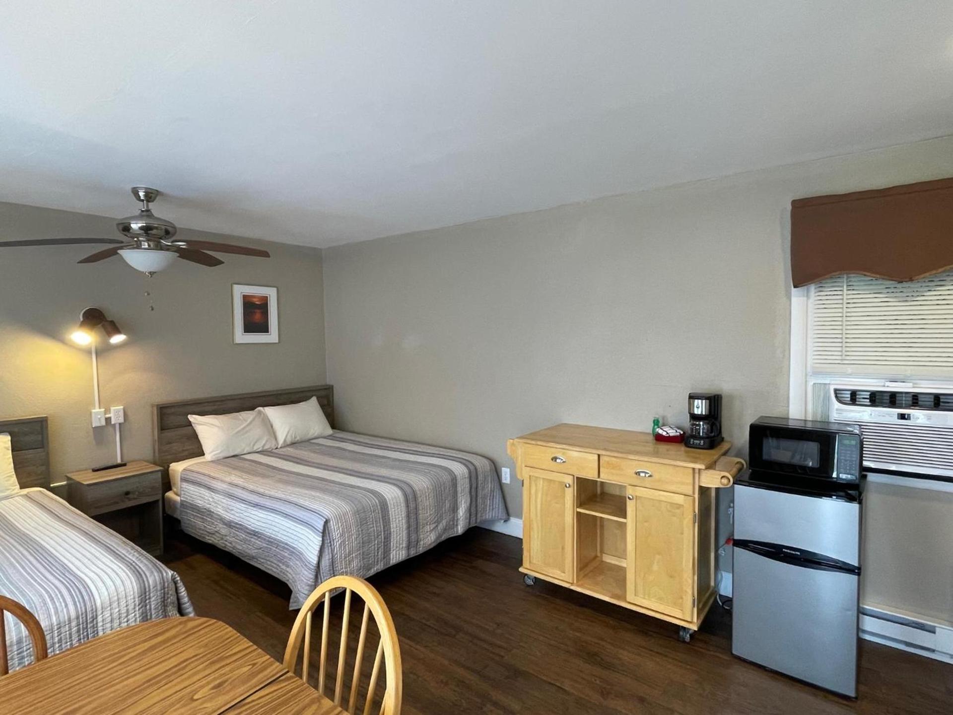 Hill View Motel and Cottages photo 61