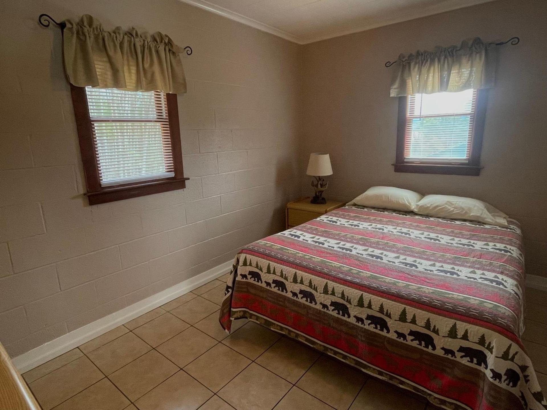 Hill View Motel and Cottages photo 64