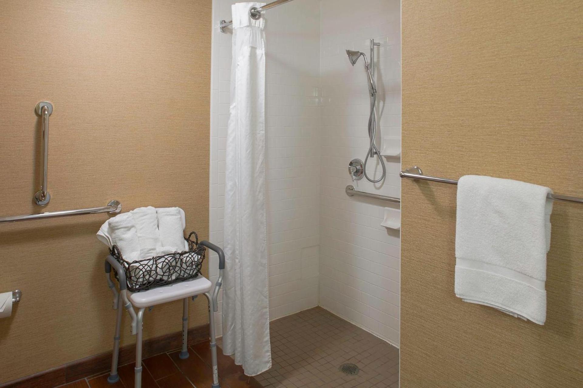 Holiday Inn Ardmore by IHG photo 38