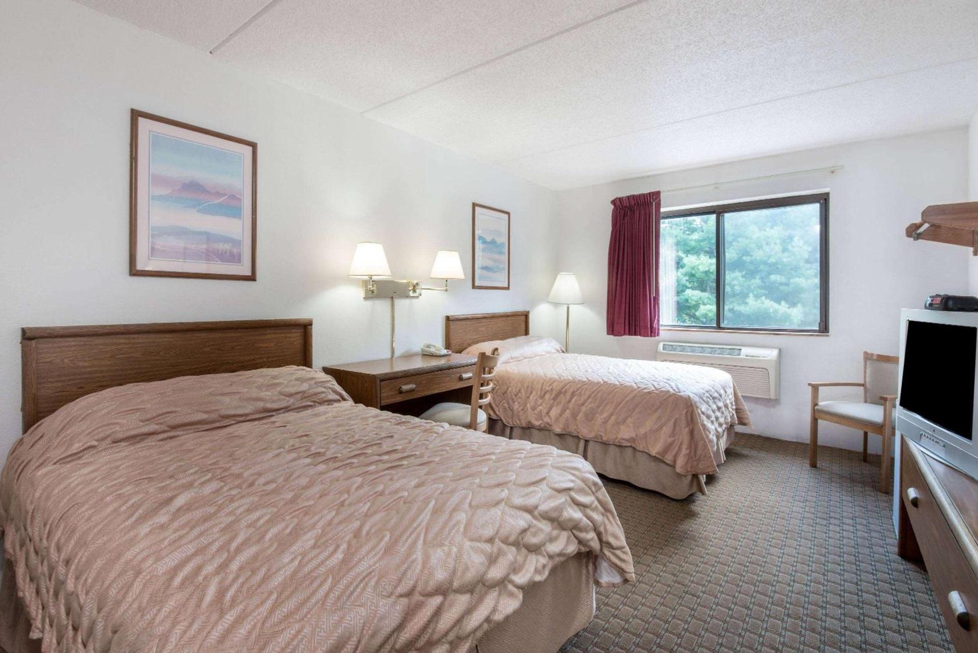 Super 8 by Wyndham Groton photo 3