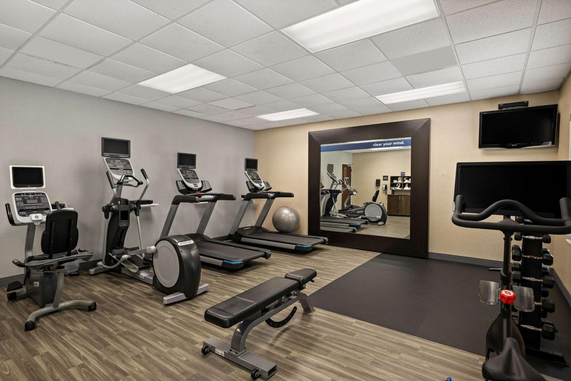 Hampton Inn & Suites Poughkeepsie photo 10
