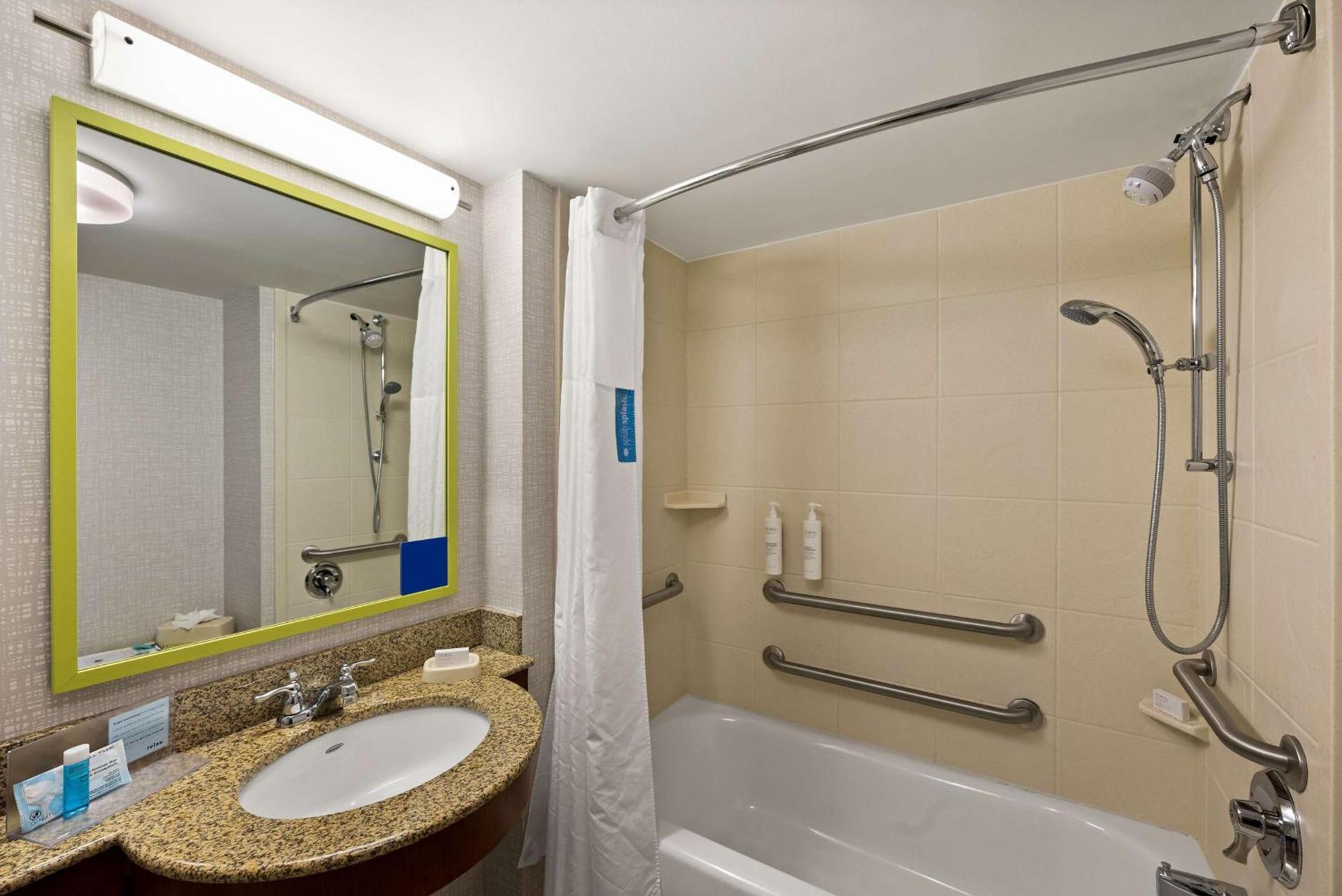 Hampton Inn & Suites Poughkeepsie photo 11