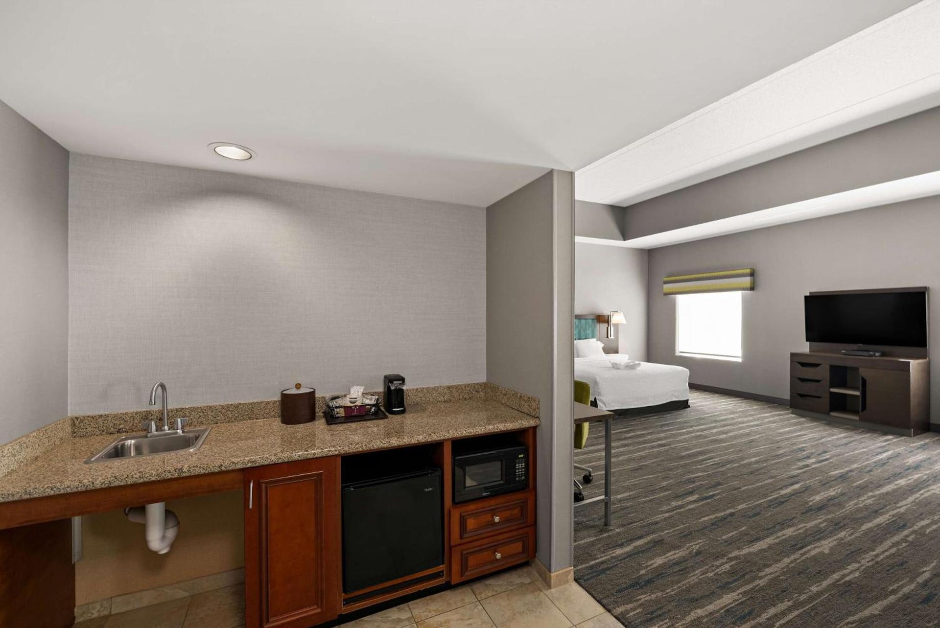 Hampton Inn & Suites Poughkeepsie photo 22