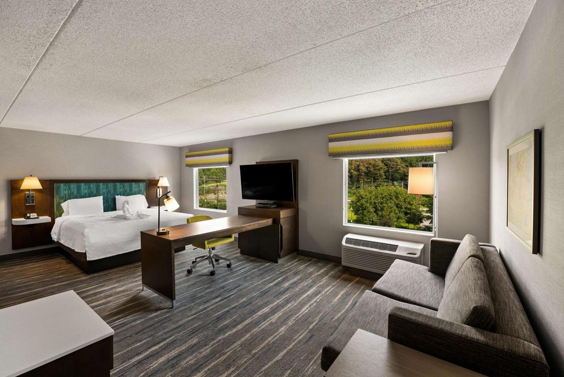 Hampton Inn & Suites Poughkeepsie photo 29