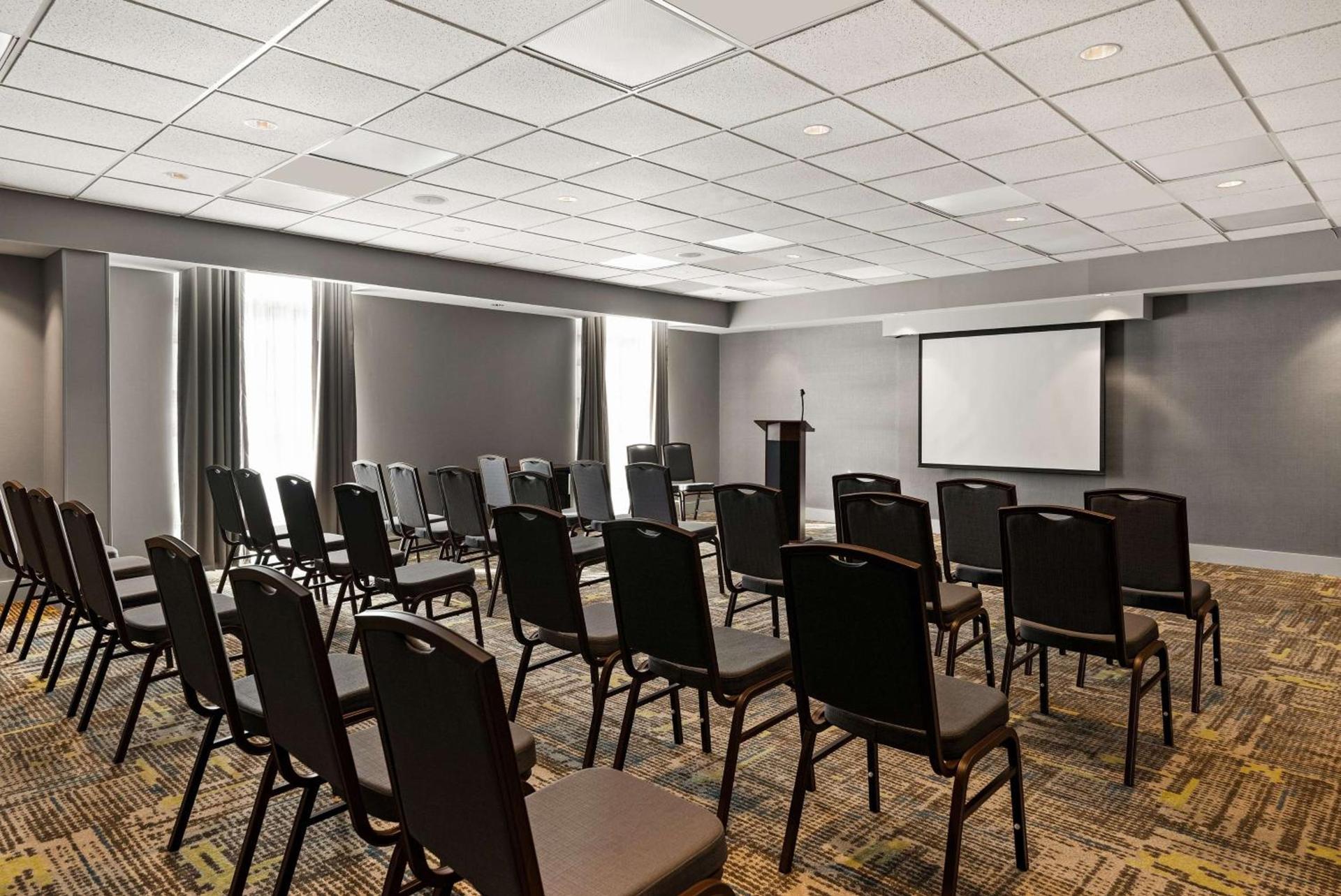 Hampton Inn & Suites Poughkeepsie photo 40