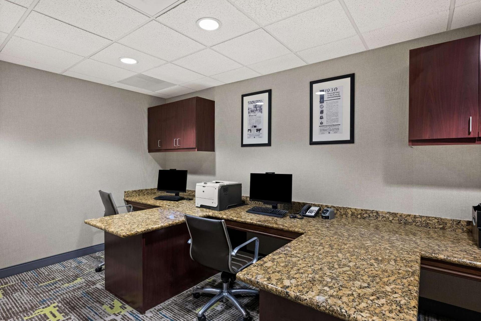 Hampton Inn & Suites Poughkeepsie photo 41