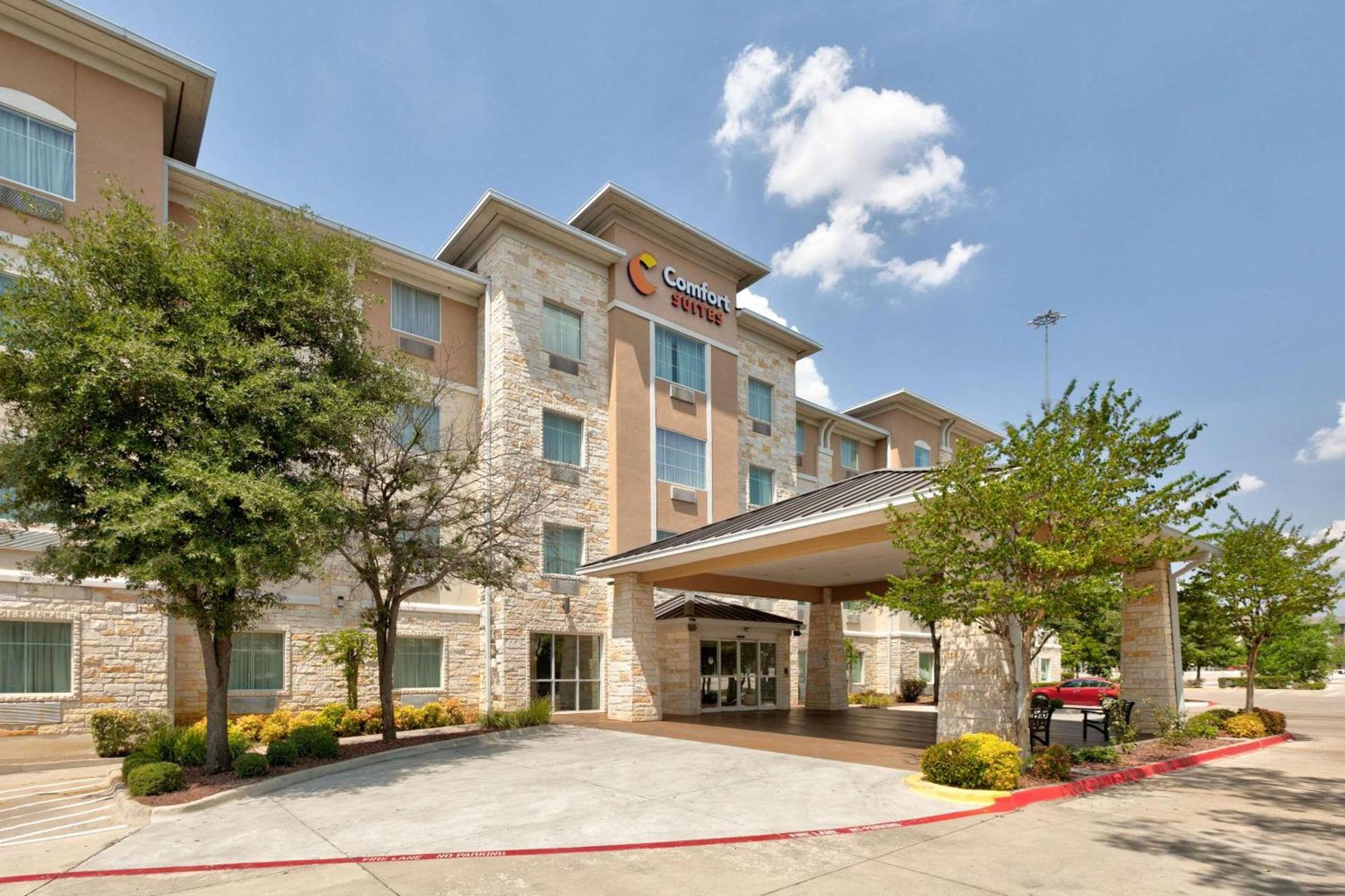 Comfort Suites Arlington - Entertainment District photo 1