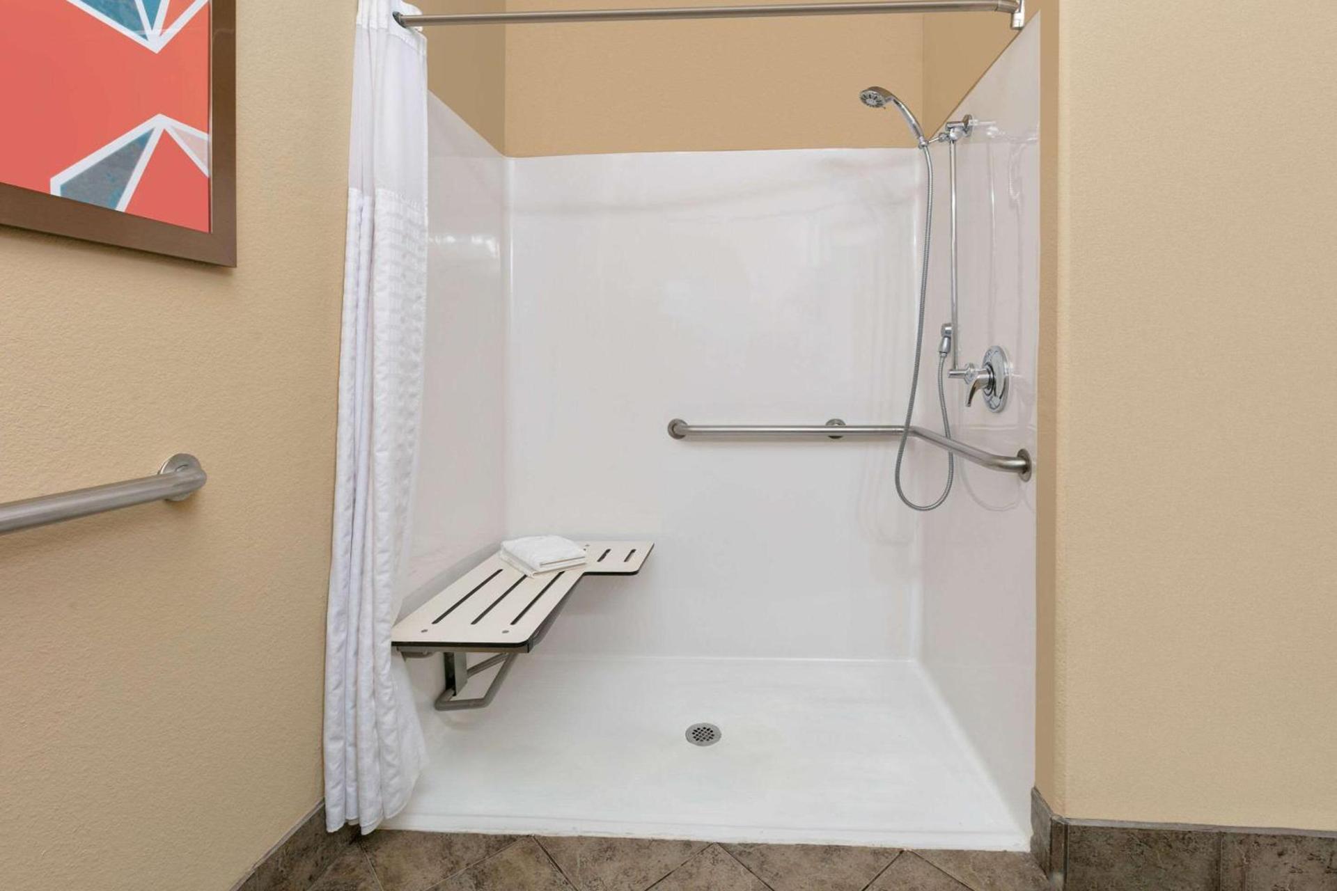 Comfort Suites Arlington - Entertainment District photo 9