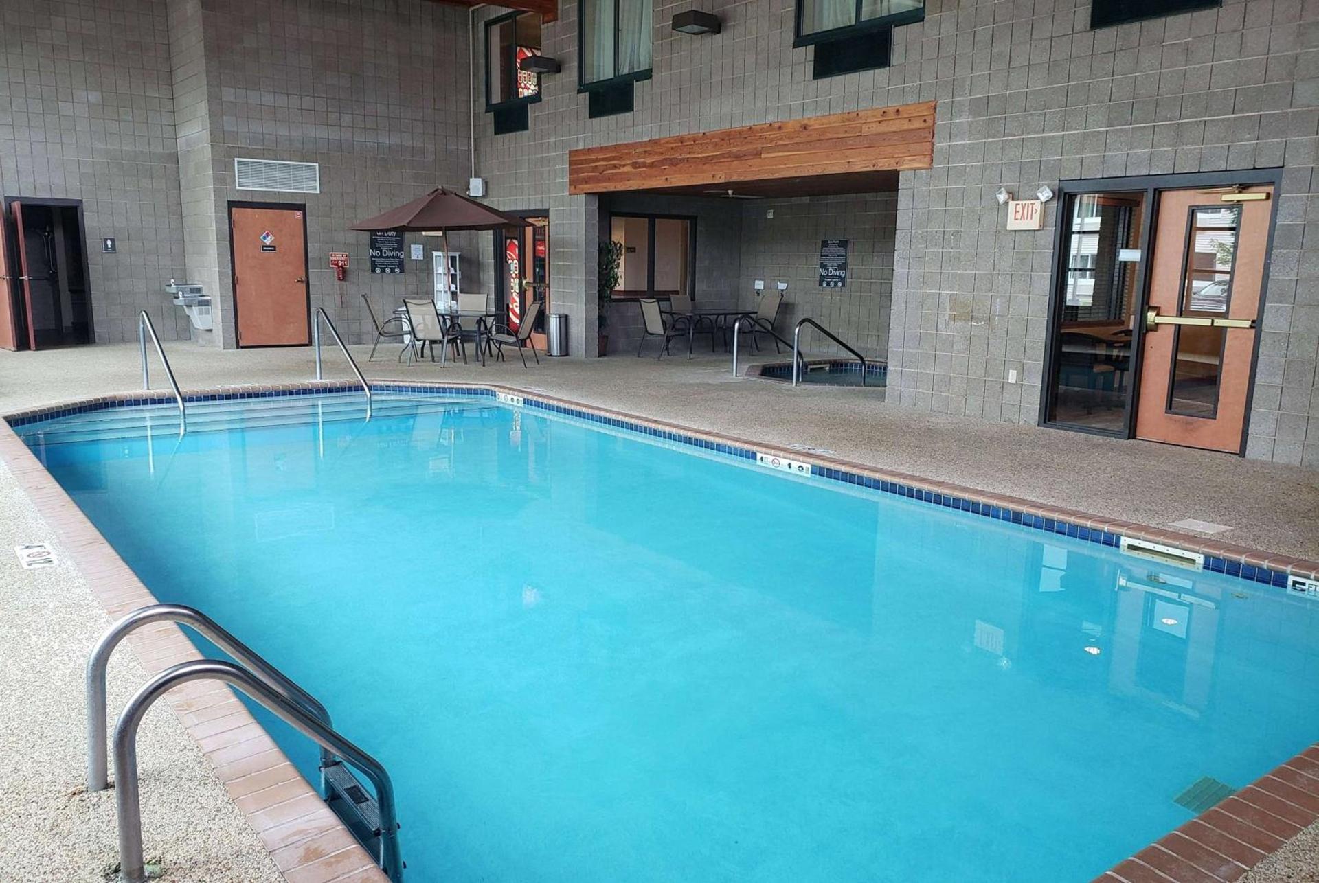 Wingate by Wyndham Coon Rapids photo 5