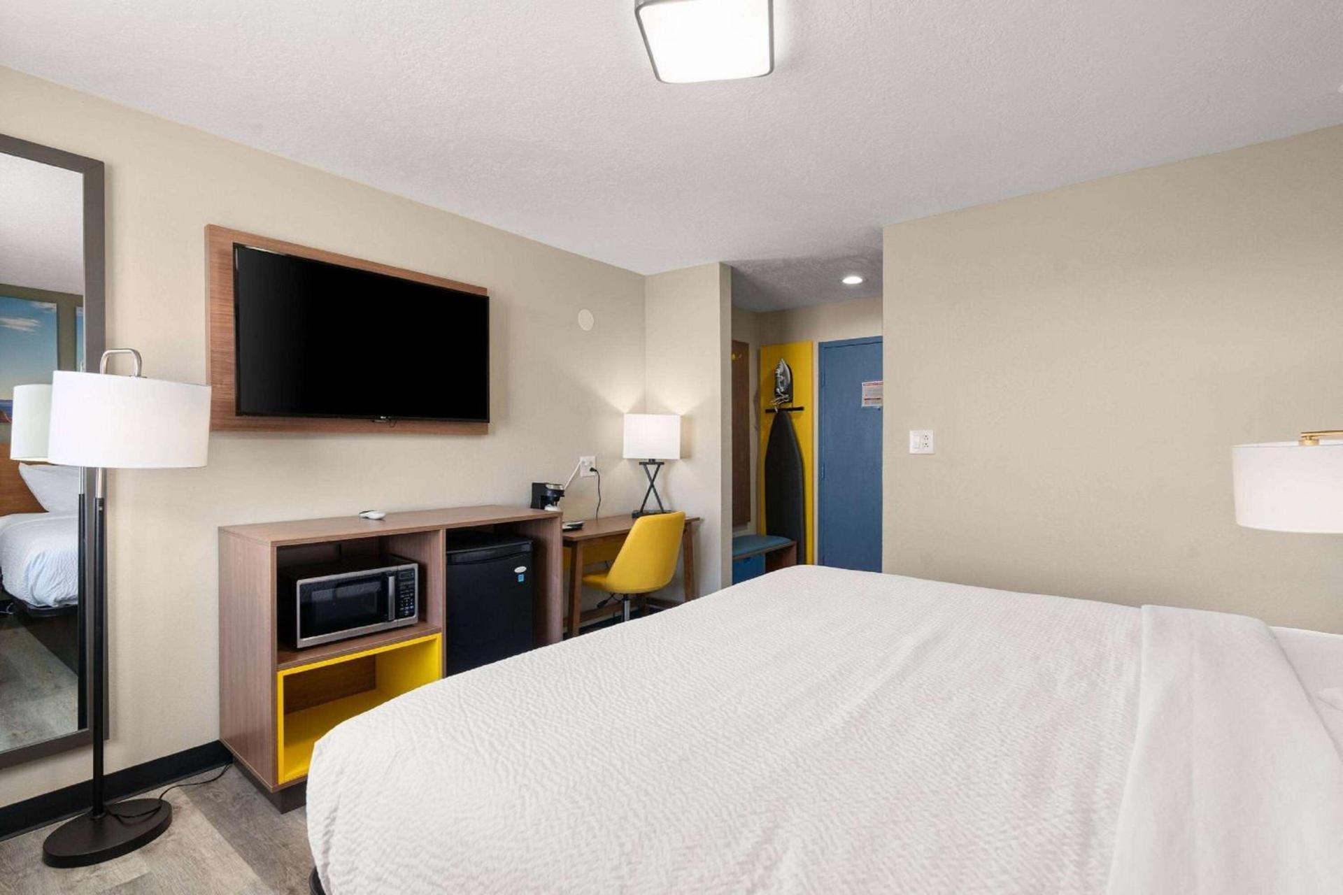 Days-Inn by Wyndham Albuquerque I-25 photo 24