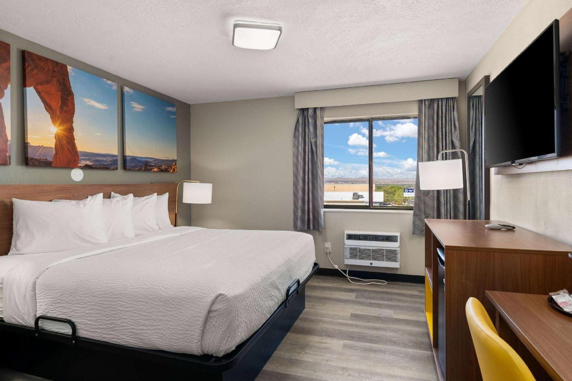 Days-Inn by Wyndham Albuquerque I-25 photo 27
